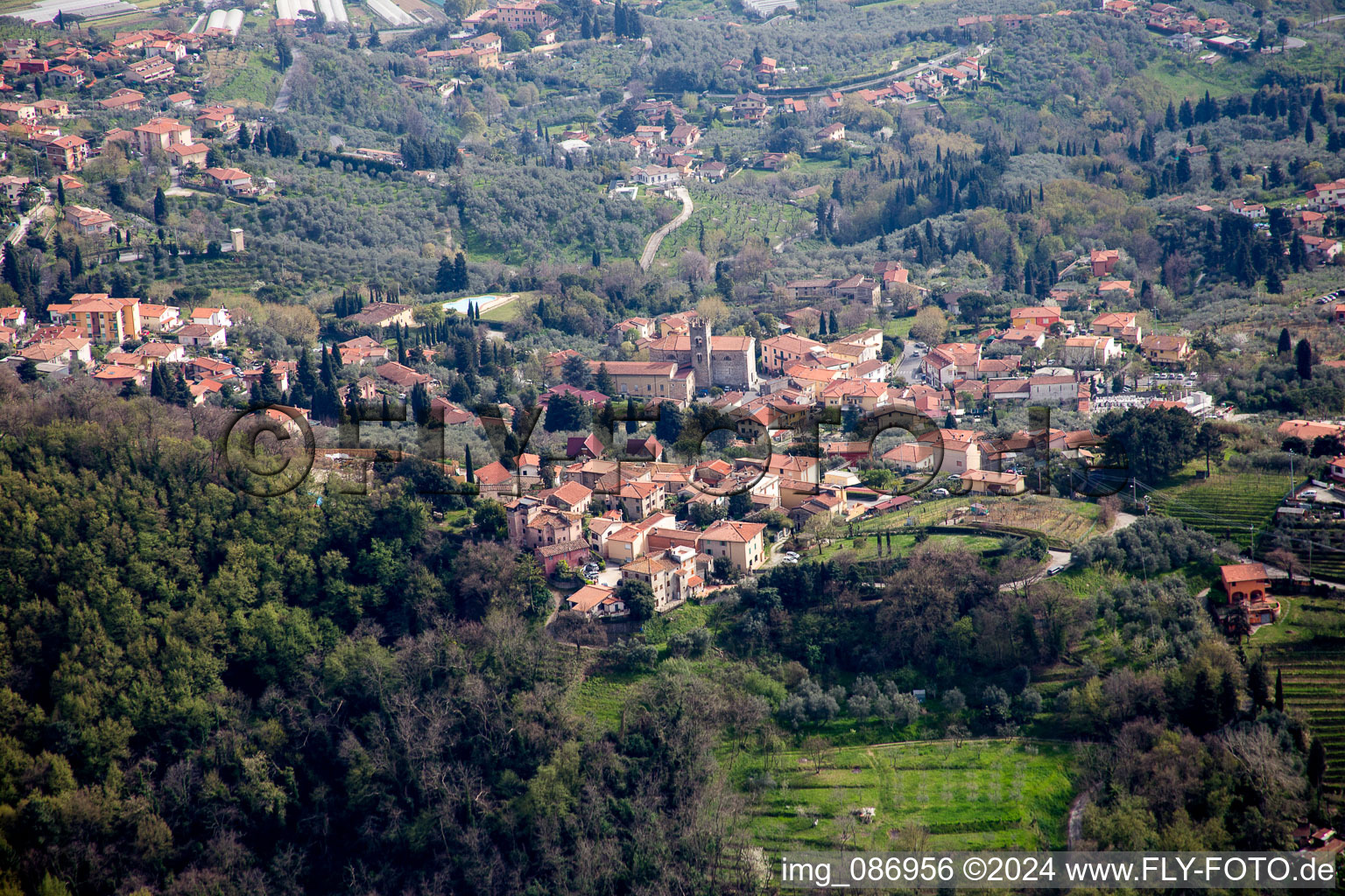 Vue oblique de Pedona dans le département Toscane, Italie