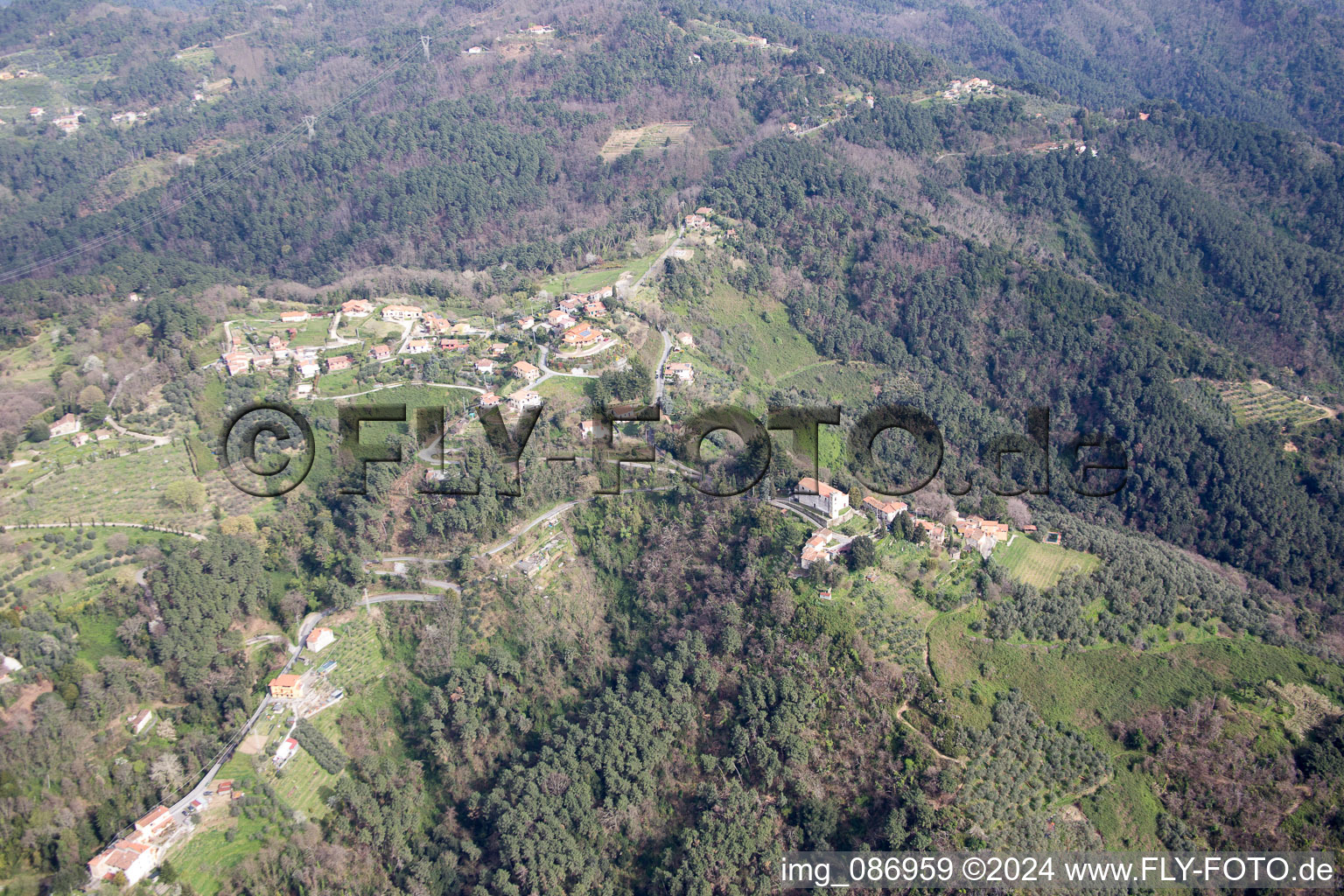 Vue aérienne de Montigiano dans le département Toscane, Italie