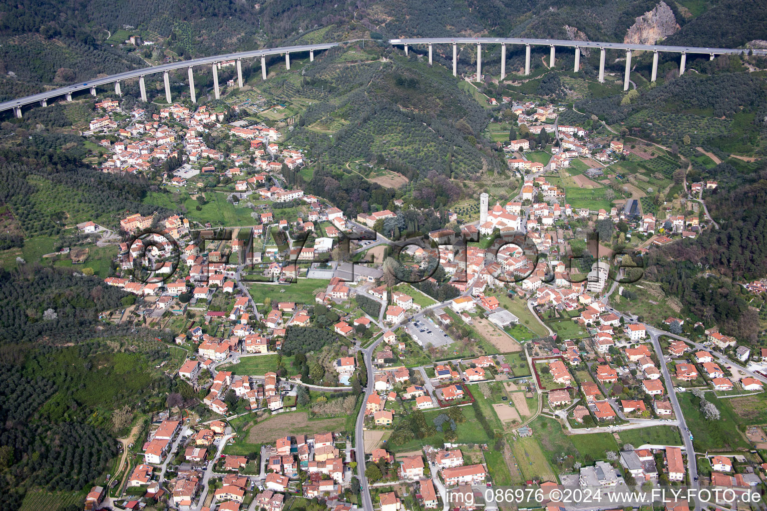 Enregistrement par drone de Massarosa dans le département Lucca, Italie