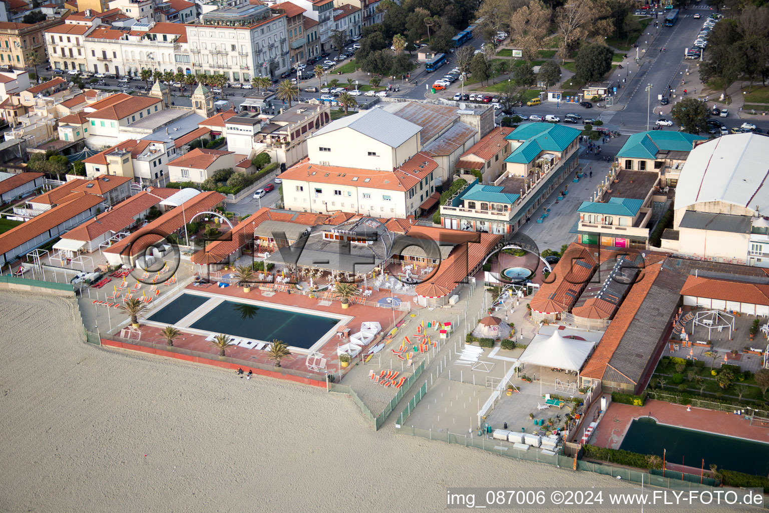 Viareggio dans le département Lucca, Italie depuis l'avion