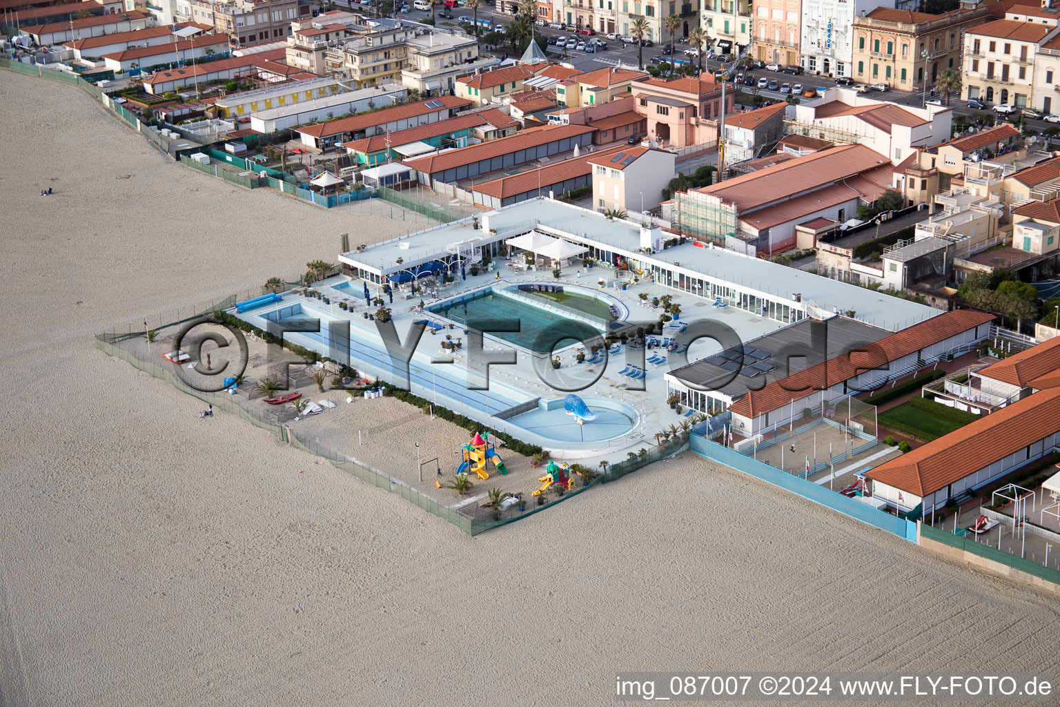 Vue d'oiseau de Viareggio dans le département Lucca, Italie