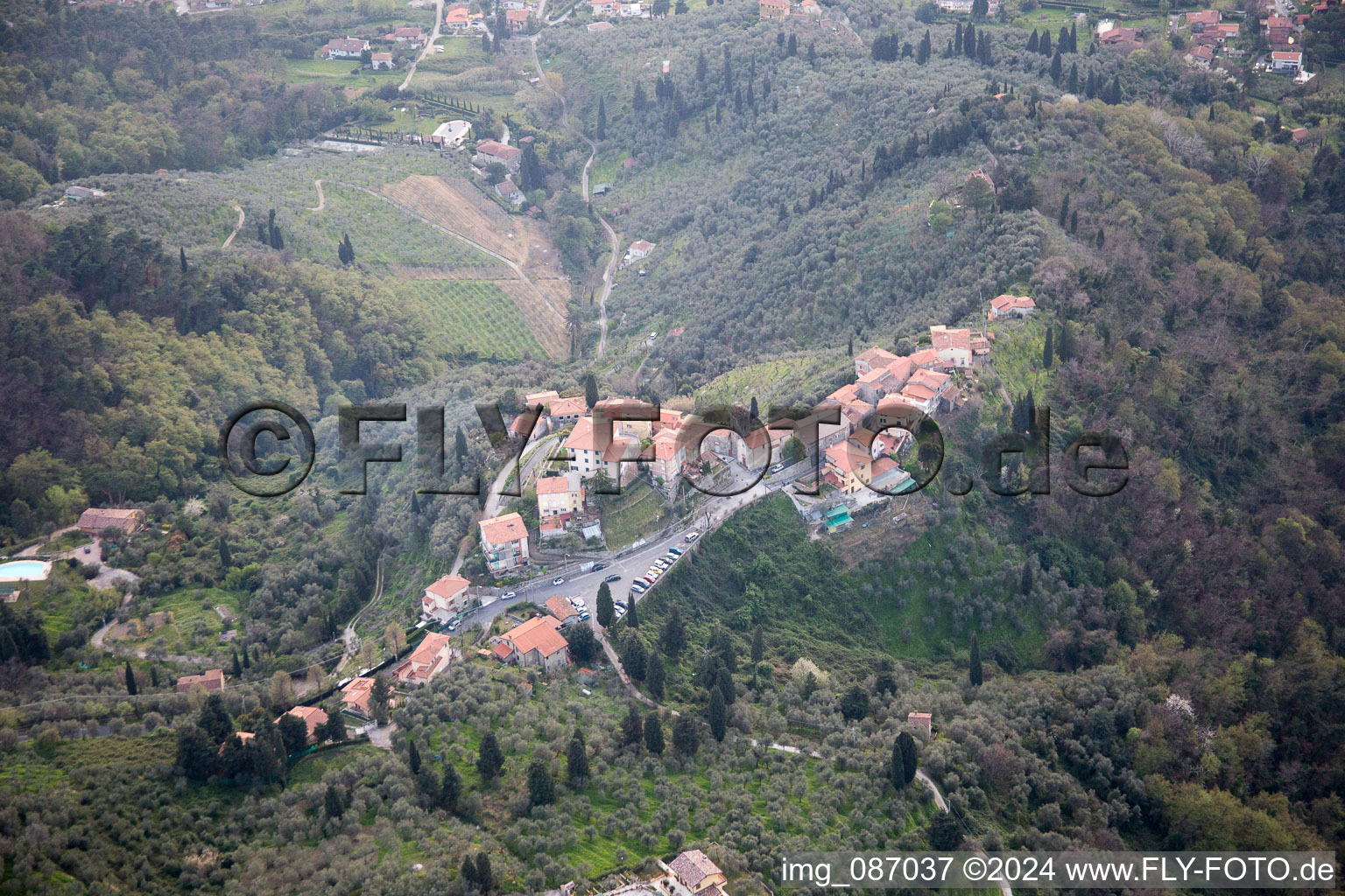 Vue aérienne de Mommio Castello dans le département Toscane, Italie