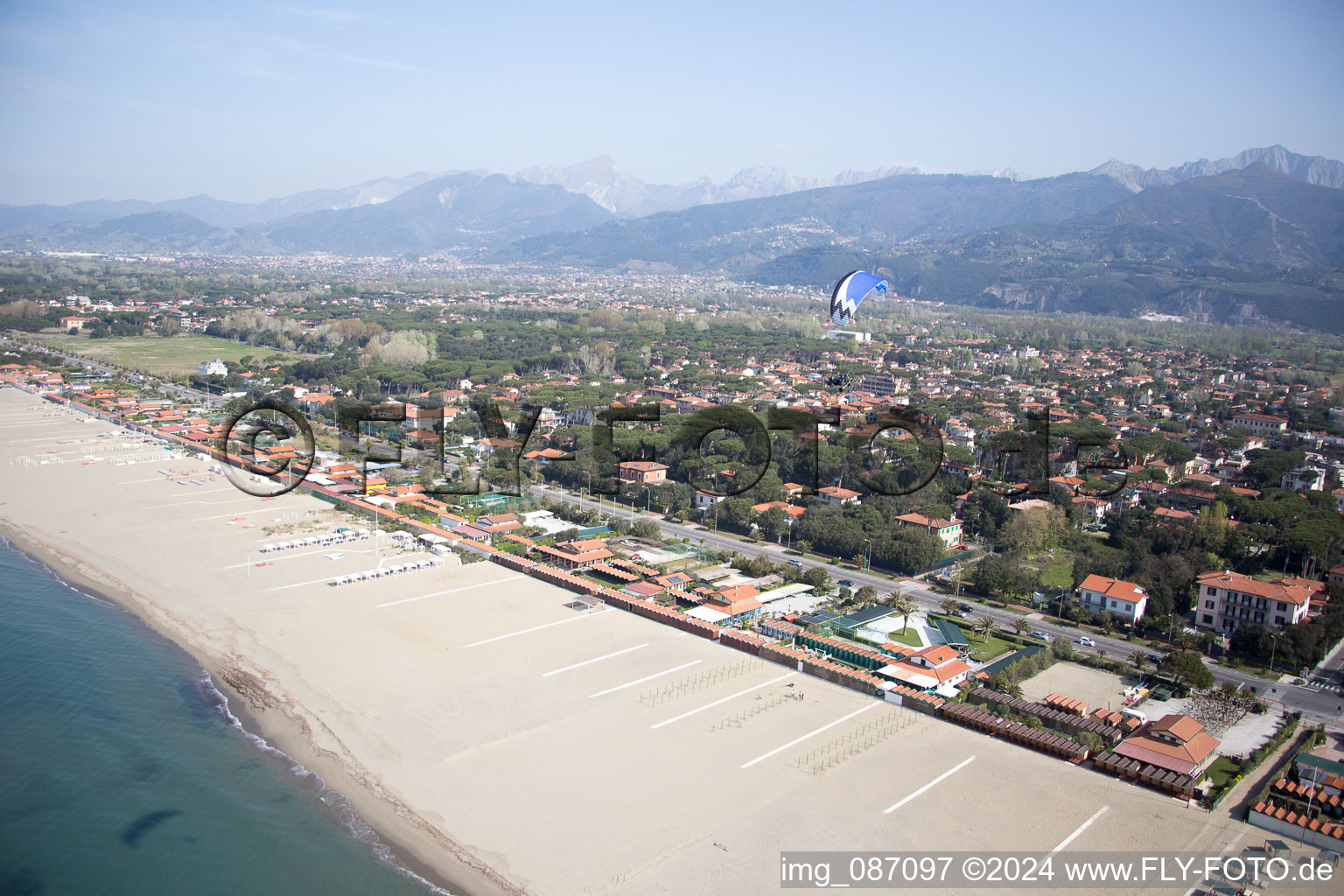 Vue oblique de Forte dei Marmi dans le département Lucca, Italie