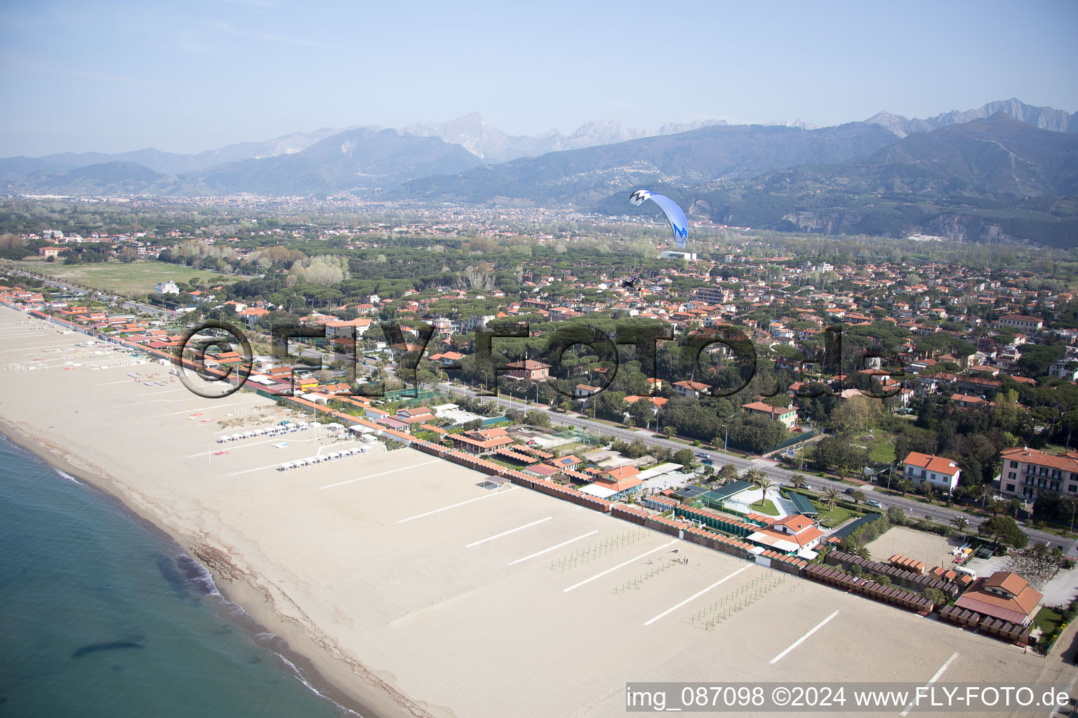 Forte dei Marmi dans le département Lucca, Italie d'en haut