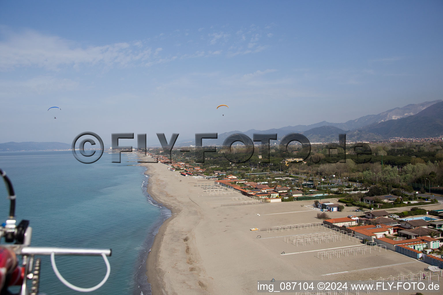 Vue aérienne de Marina dei Ronchi dans le département Toscane, Italie