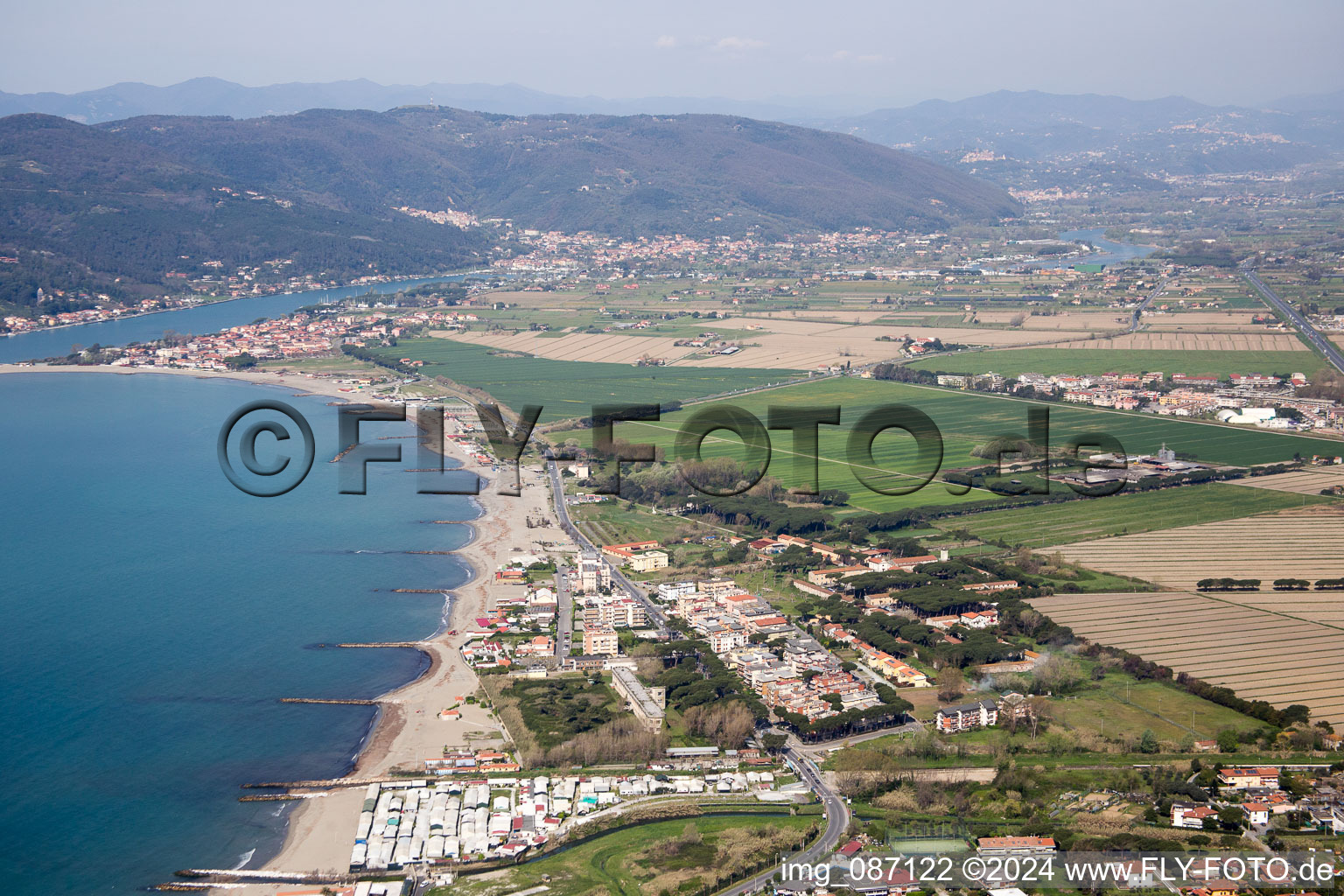 Vue aérienne de Marina di Carrara dans le département Massa-Carrara, Italie