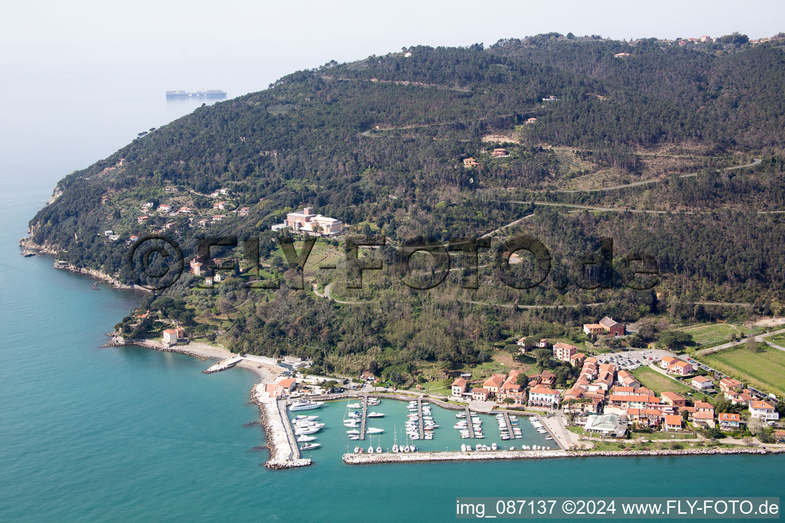 Vue aérienne de Fiumaretta di Ameglia dans le département Ligurie, Italie