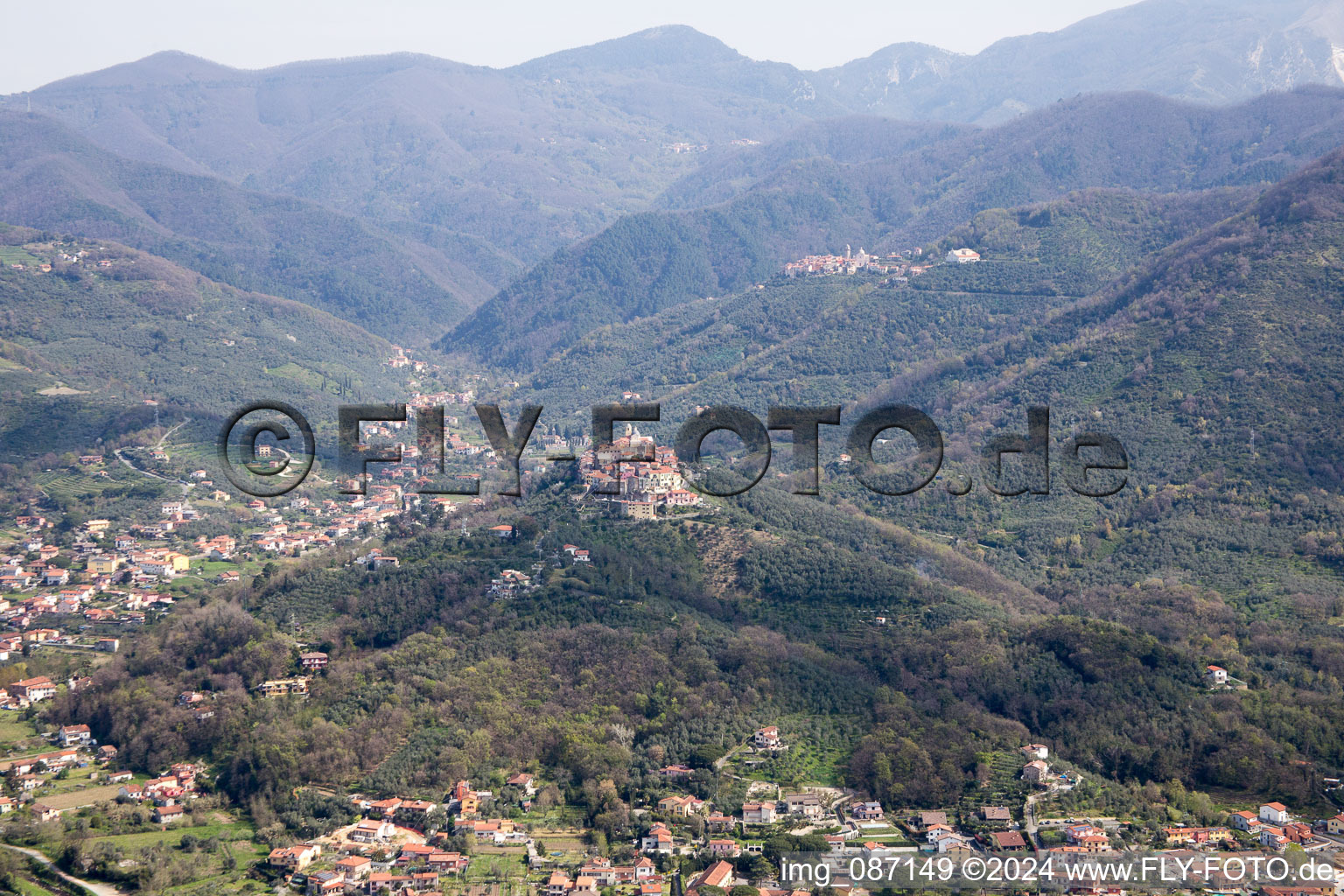 Vue aérienne de Nicola dans le département Ligurie, Italie