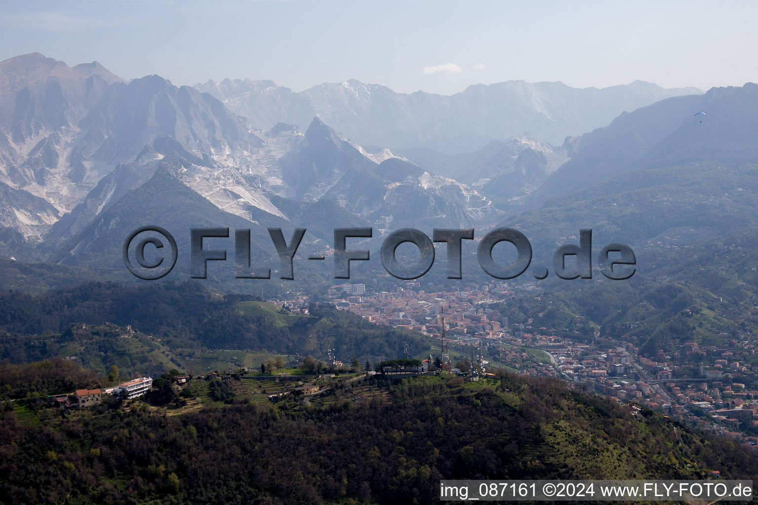 Vue aérienne de Carrara dans le département Massa-Carrara, Italie