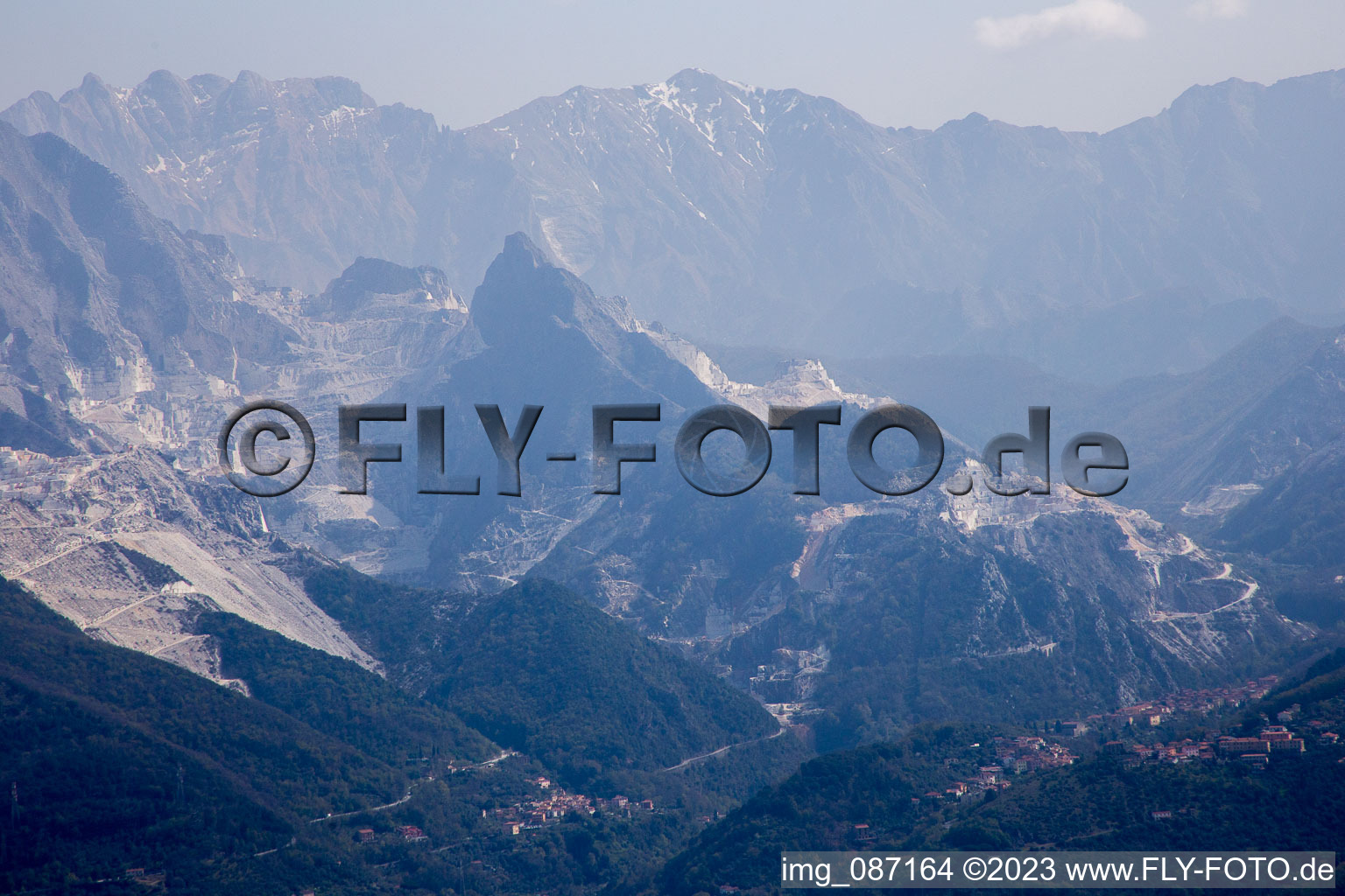 Carrara dans le département Toscane, Italie d'en haut