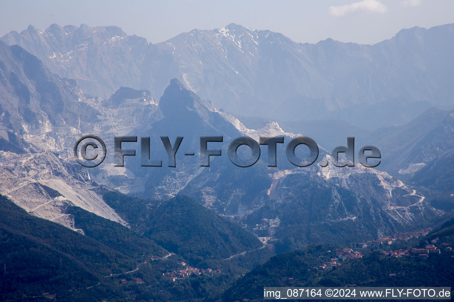 Carrara dans le département Massa-Carrara, Italie d'en haut