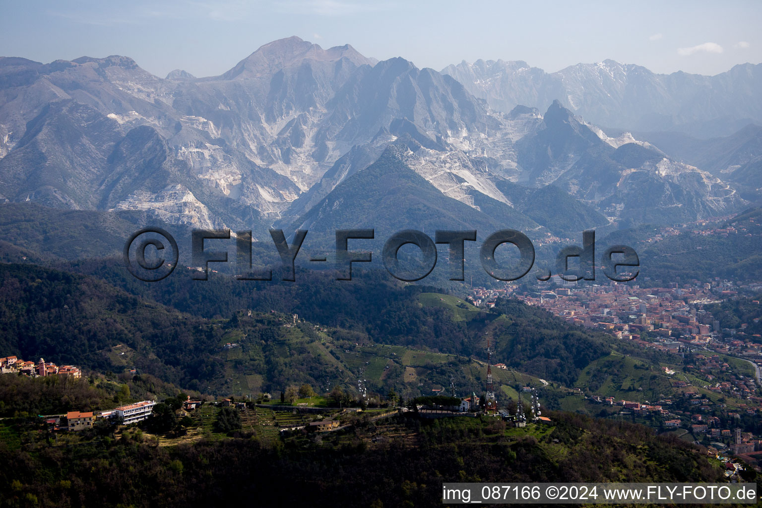 Carrara dans le département Massa-Carrara, Italie vue d'en haut