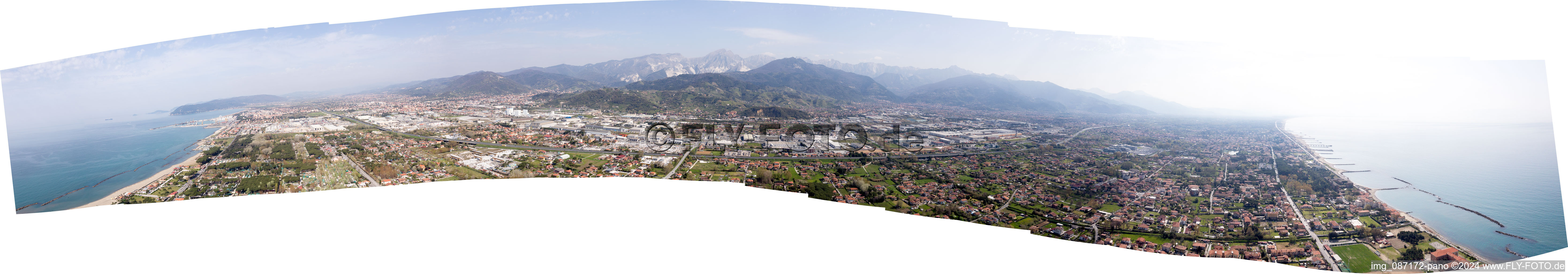 Vue aérienne de Panorama à Avenza dans le département Toscane, Italie