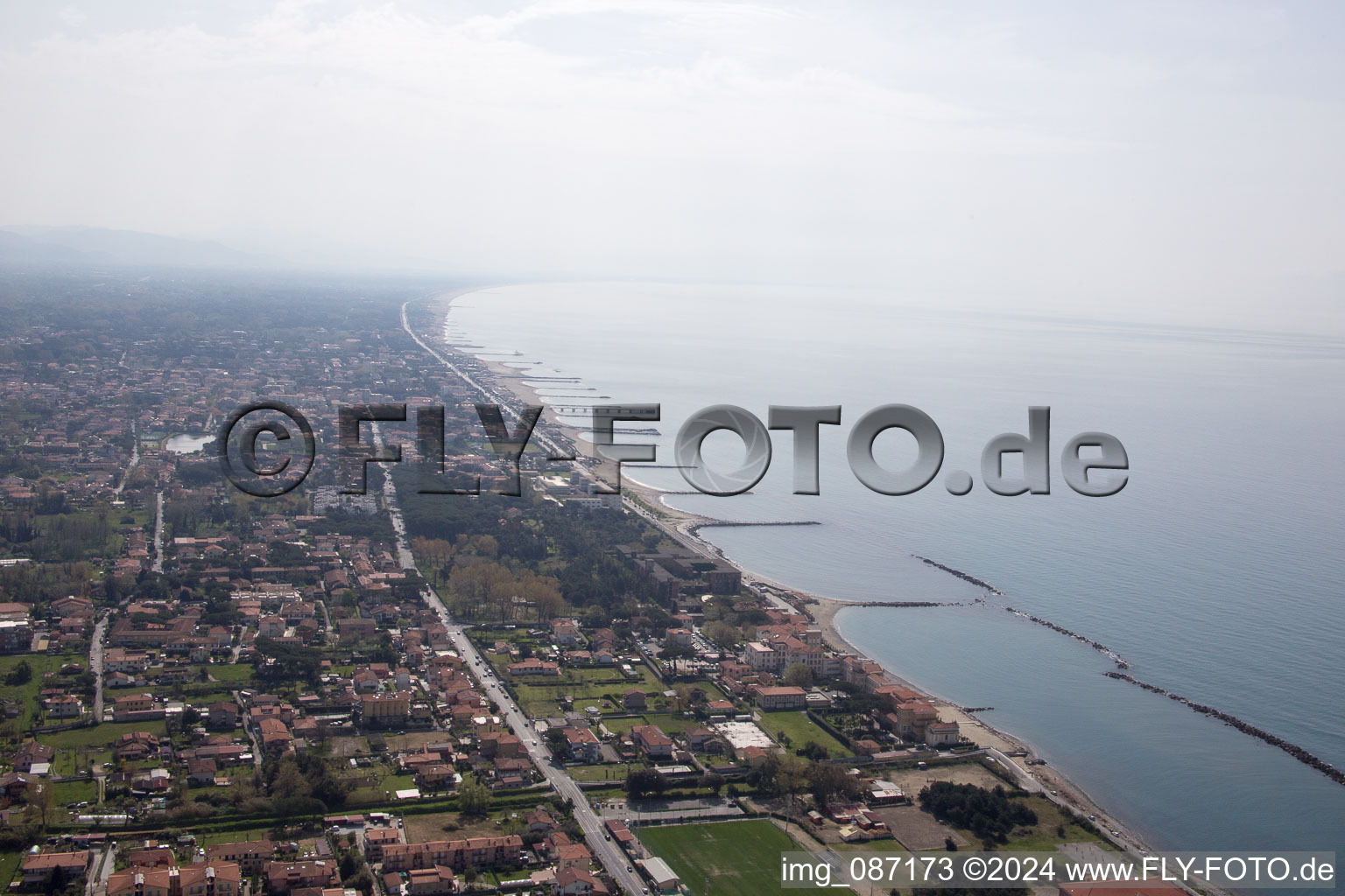 Avenza dans le département Toscane, Italie vue d'en haut