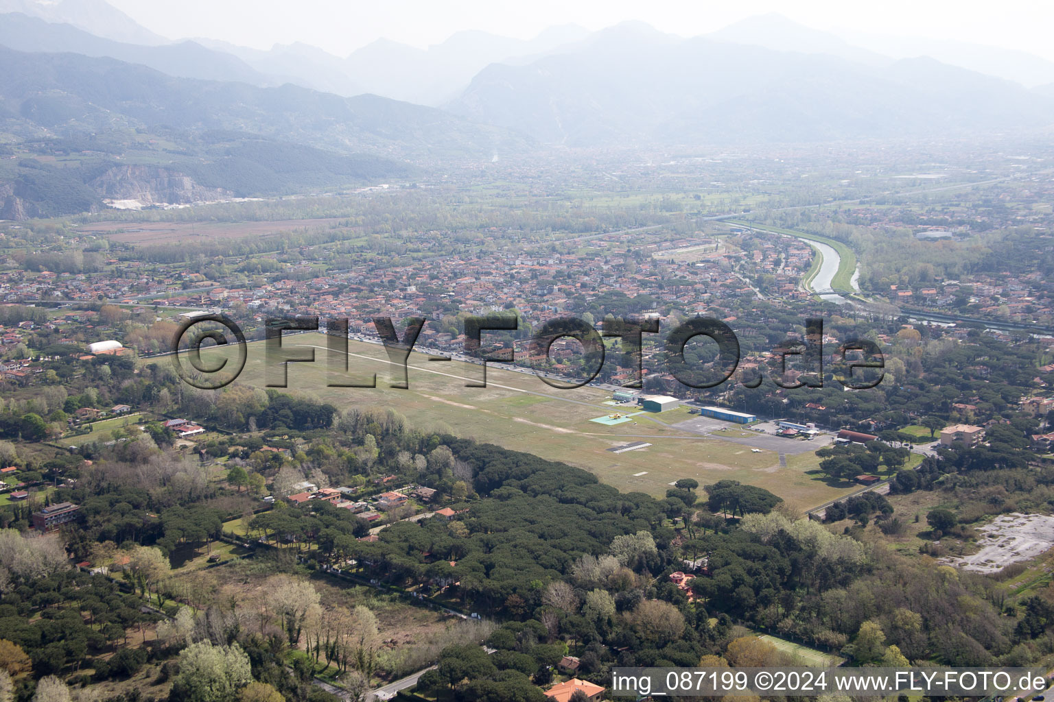 Photographie aérienne de Marina dei Ronchi dans le département Toscane, Italie