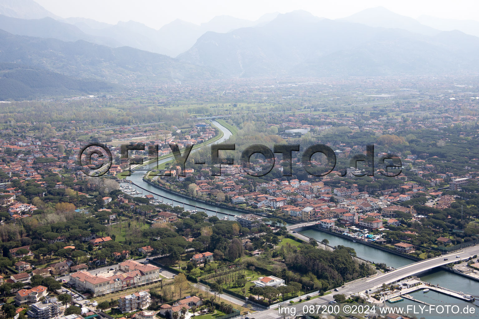 Vue oblique de Marina dei Ronchi dans le département Toscane, Italie