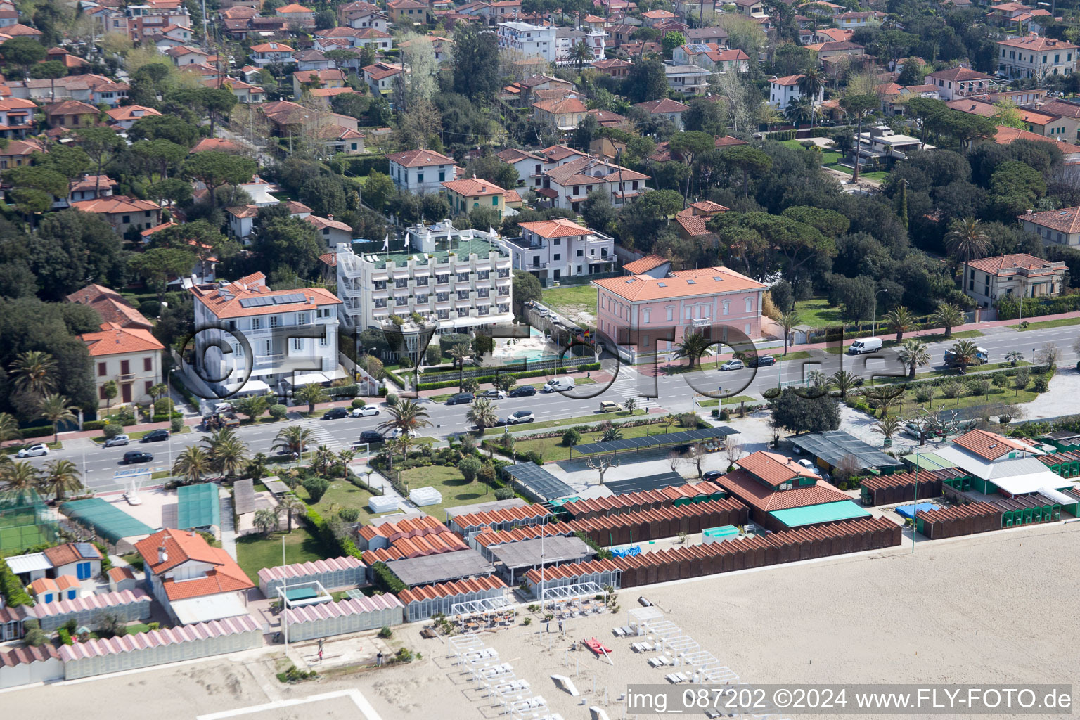 Forte dei Marmi dans le département Lucca, Italie depuis l'avion