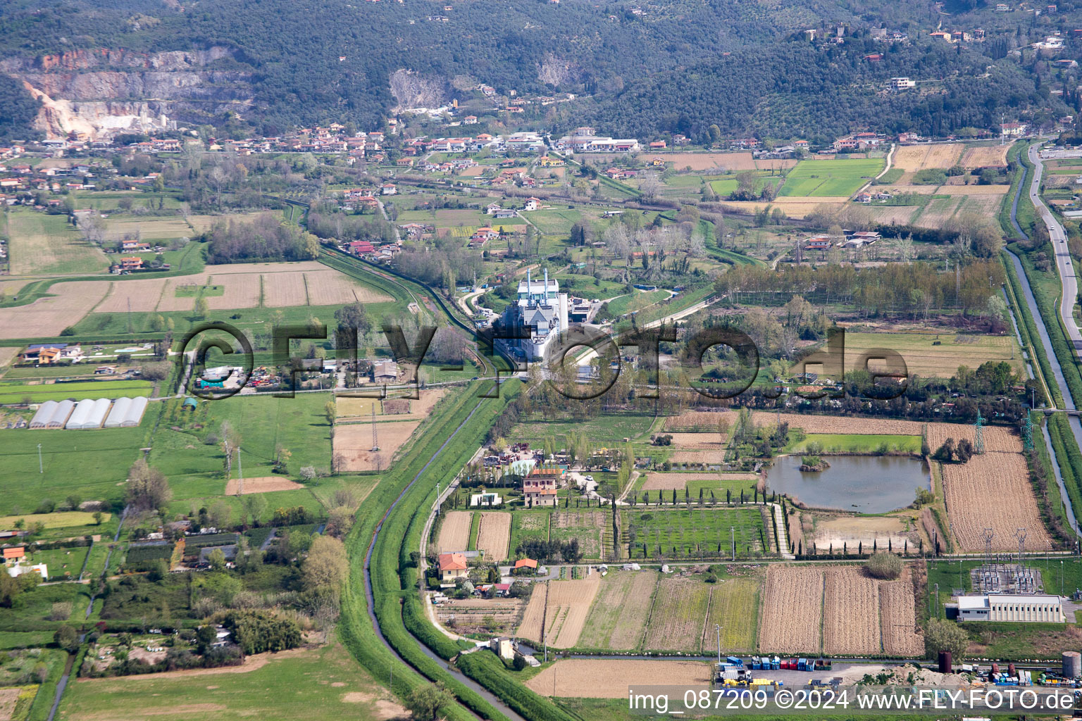 Vue aérienne de Pietrasanta dans le département Lucca, Italie