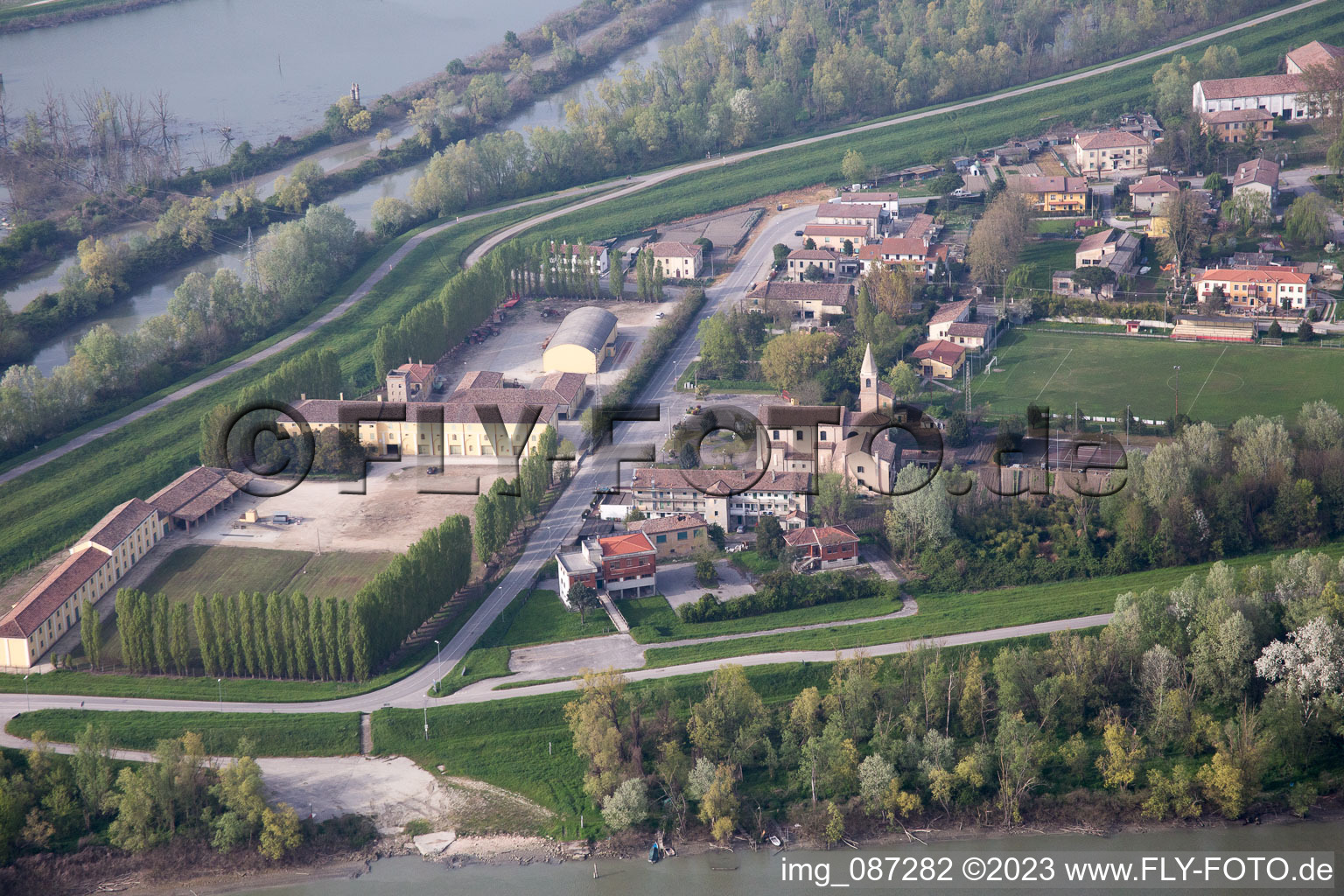 Ca' Tiepolo dans le département Vénétie, Italie vue d'en haut