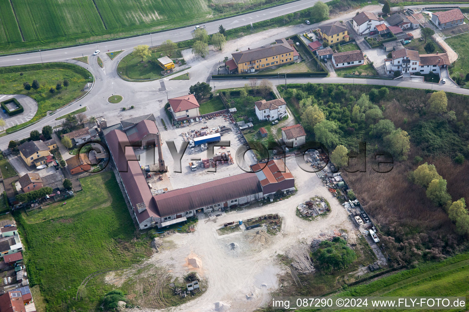 Vue aérienne de Villaregia dans le département Vénétie, Italie