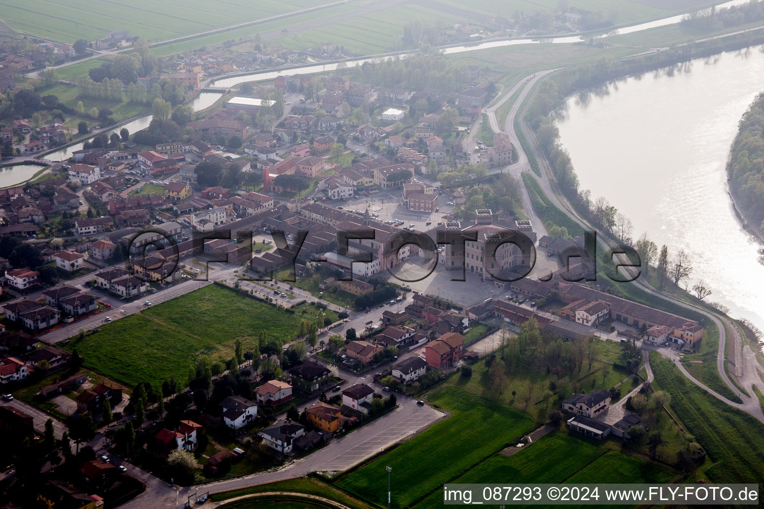 Vue aérienne de Mesola dans le département Ferrara, Italie