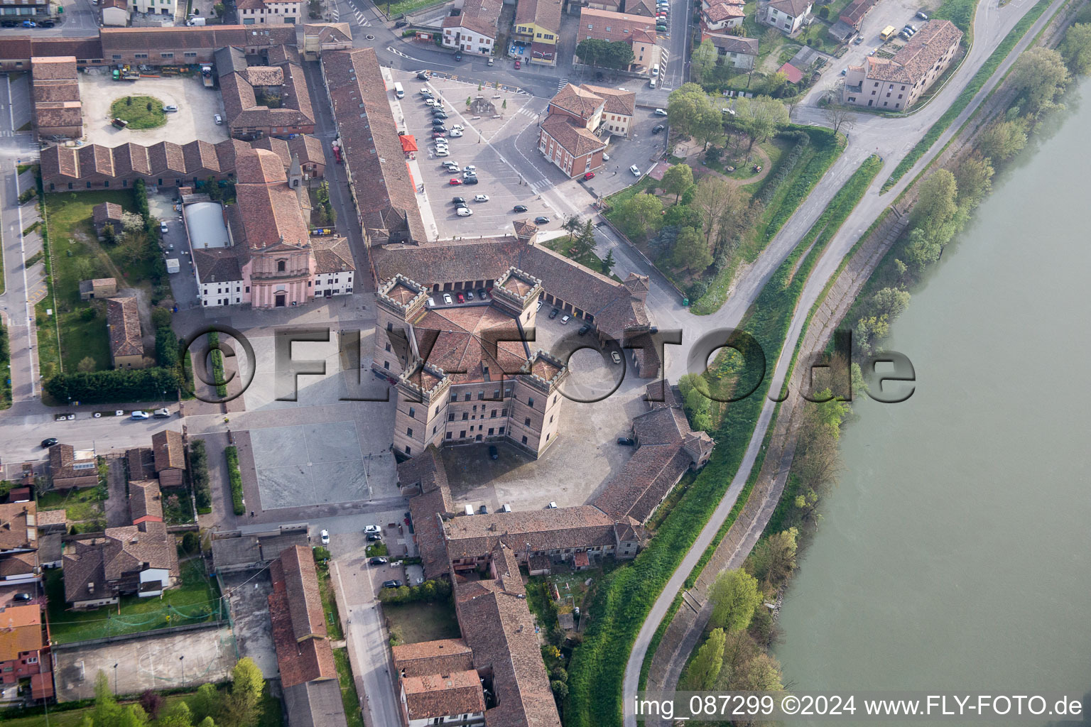 Mesola dans le département Ferrara, Italie vue d'en haut