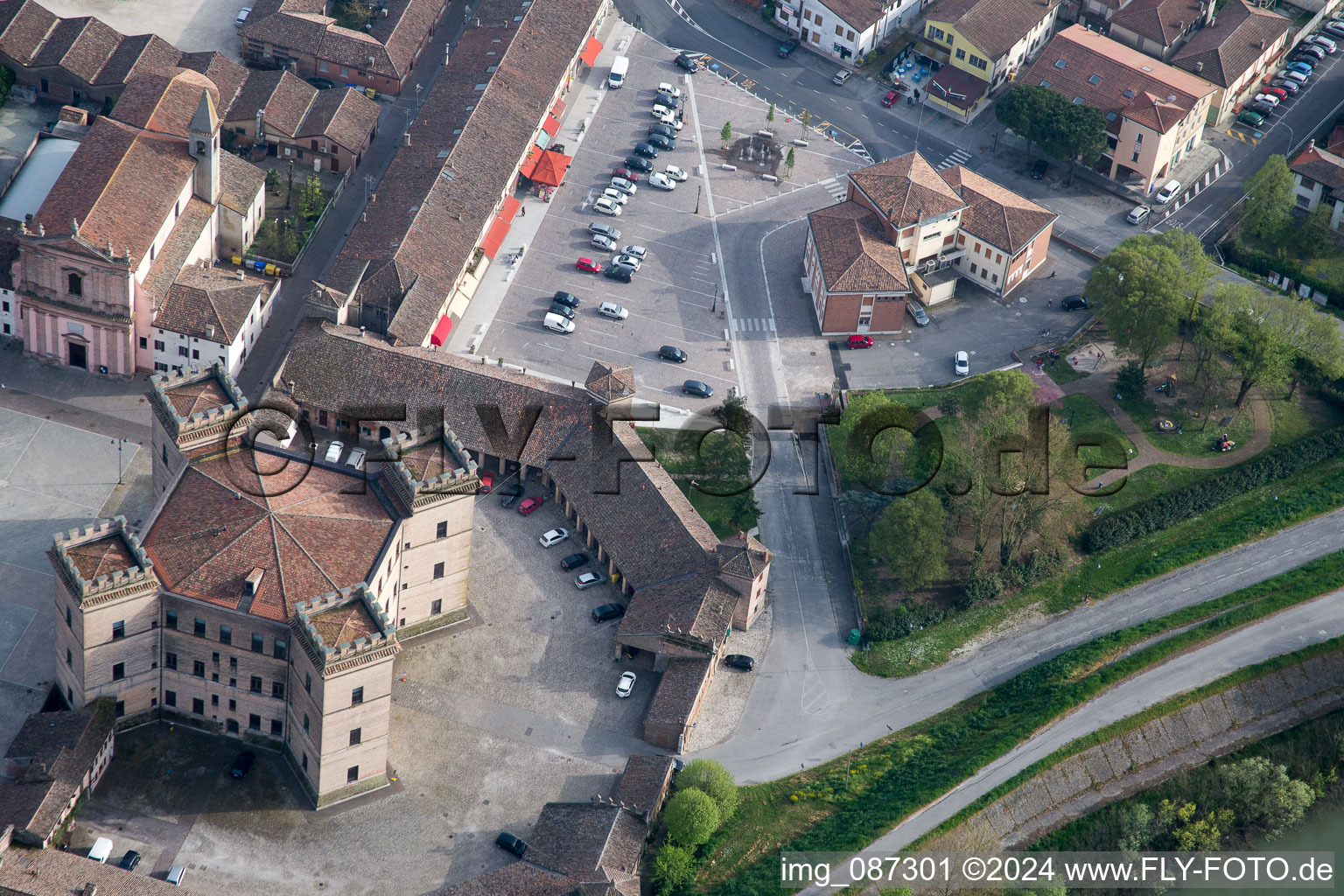 Mesola dans le département Ferrara, Italie depuis l'avion