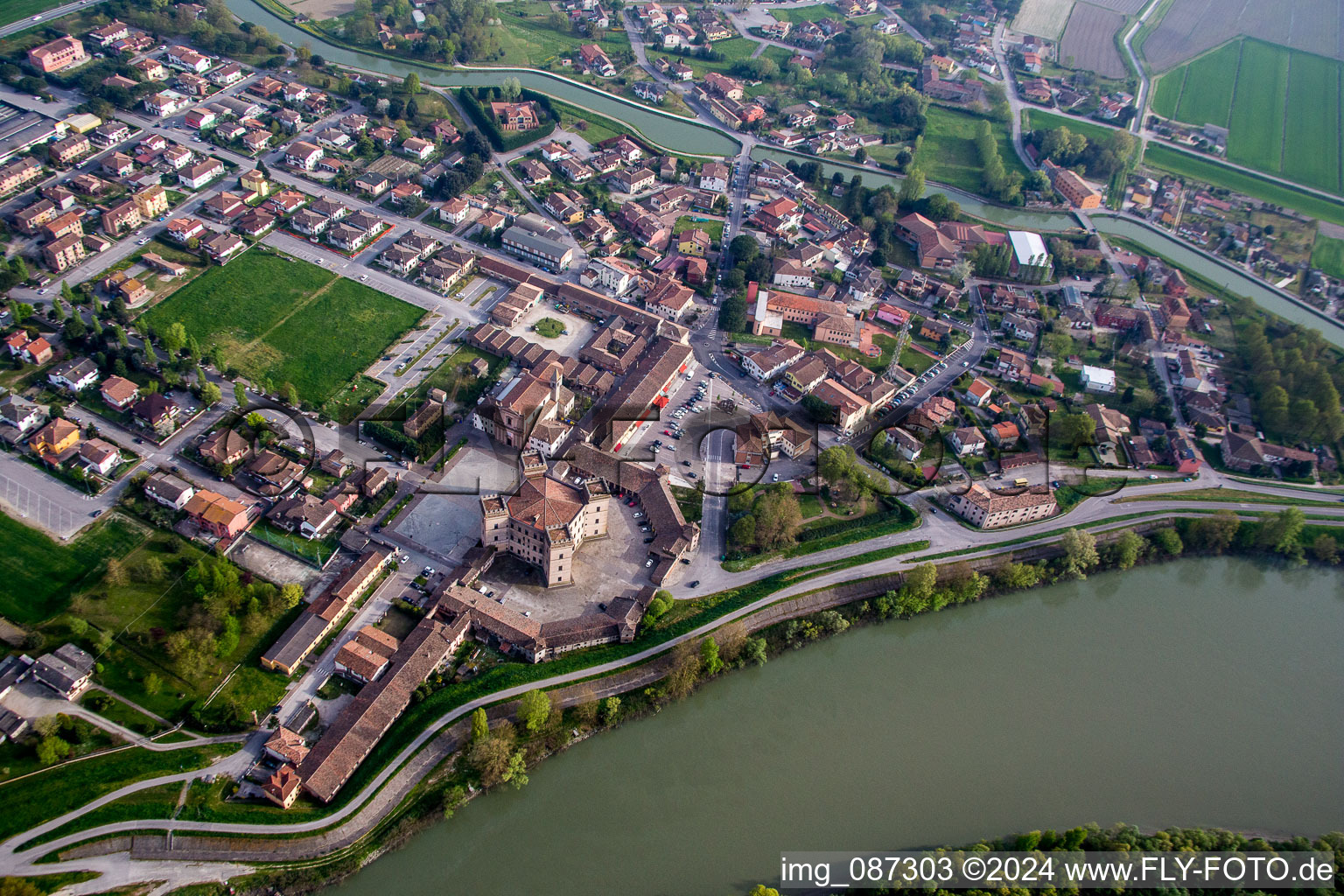 Vue d'oiseau de Mesola dans le département Ferrara, Italie