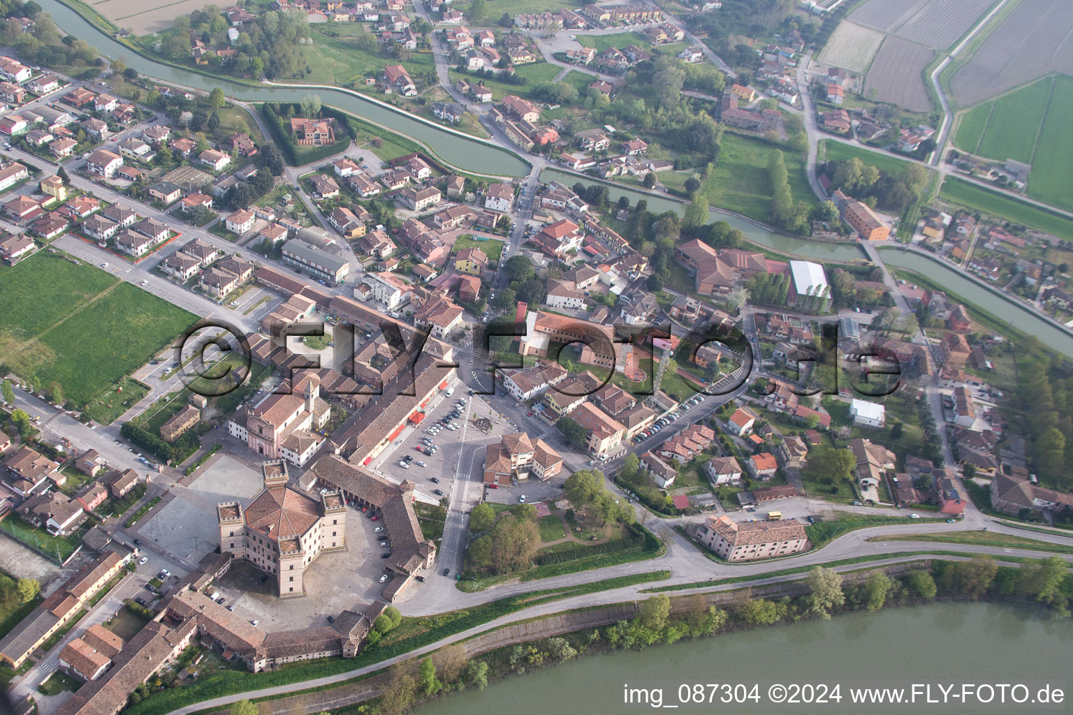 Mesola dans le département Ferrara, Italie vue du ciel