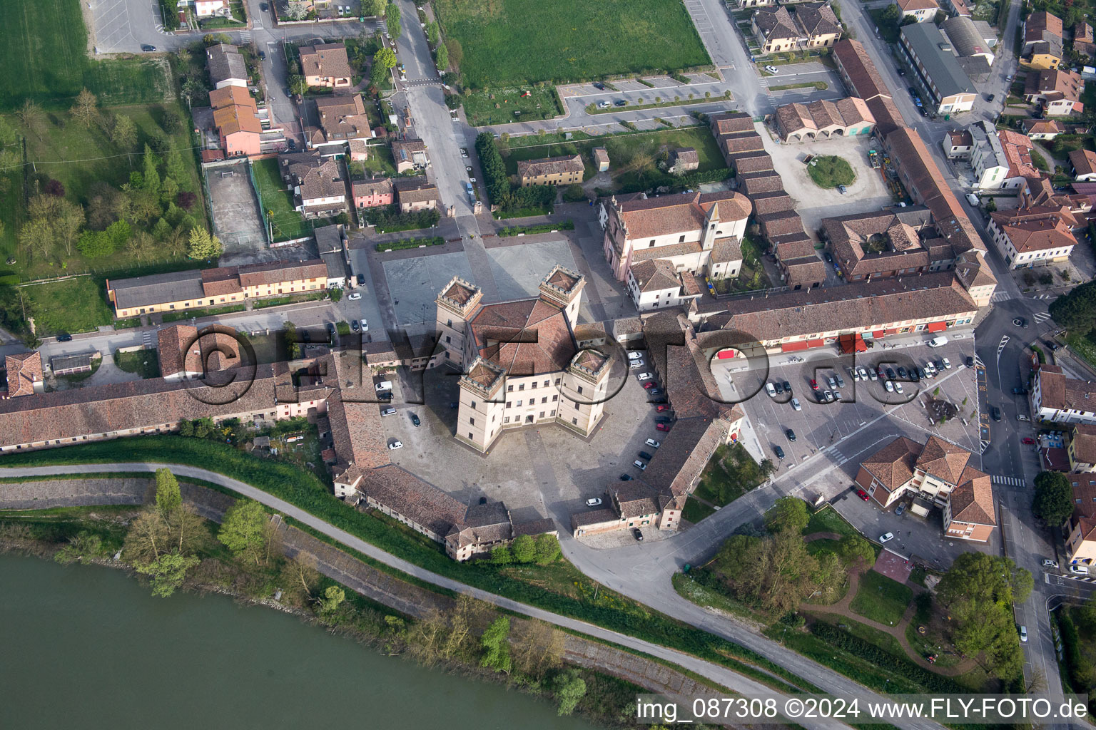 Mesola dans le département Ferrara, Italie du point de vue du drone