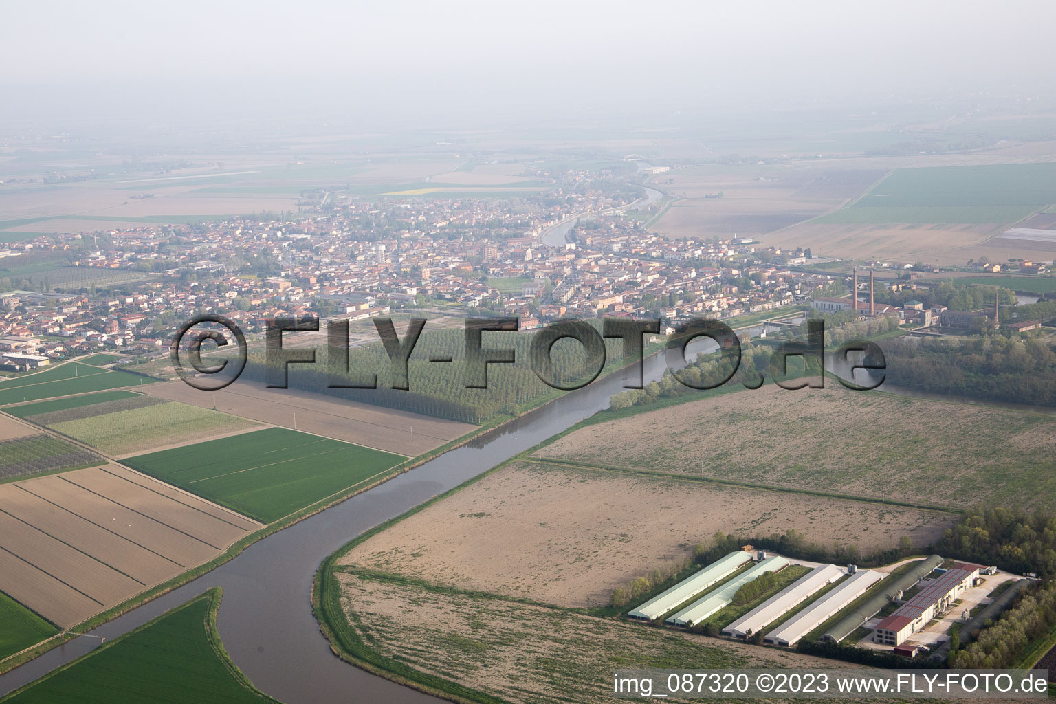 Photographie aérienne de Codigoro dans le département Émilie-Romagne, Italie