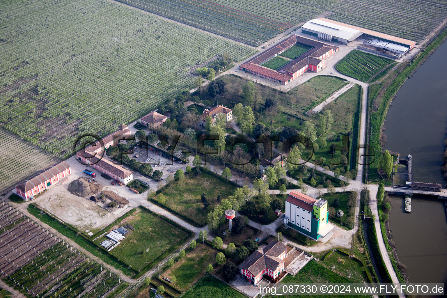 Vue aérienne de Lodigiana dans le département Émilie-Romagne, Italie