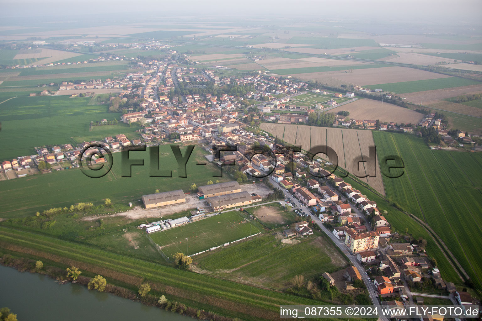 Vue aérienne de Sant'Alberto dans le département Émilie-Romagne, Italie