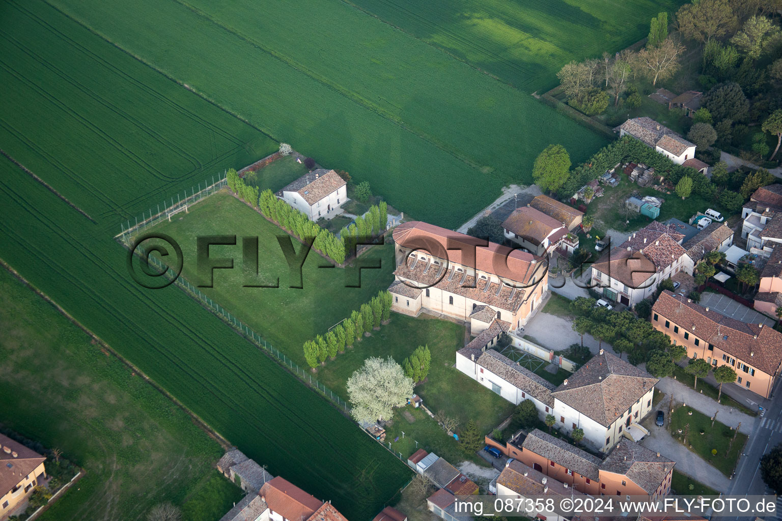 Vue oblique de Sant'Alberto dans le département Émilie-Romagne, Italie