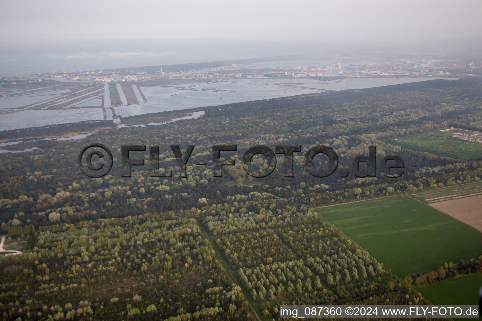 Vue aérienne de Marina di Ravenna dans le département Émilie-Romagne, Italie