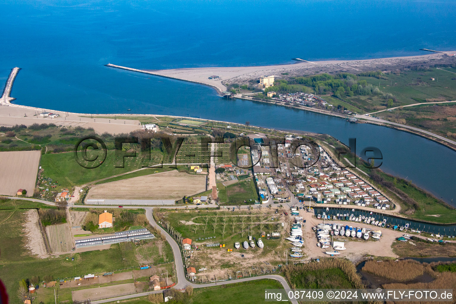 Vue aérienne de Sous-marine de Chioggia à le quartier Campeggio Oasi in Chioggia dans le département Metropolitanstadt Venedig, Italie