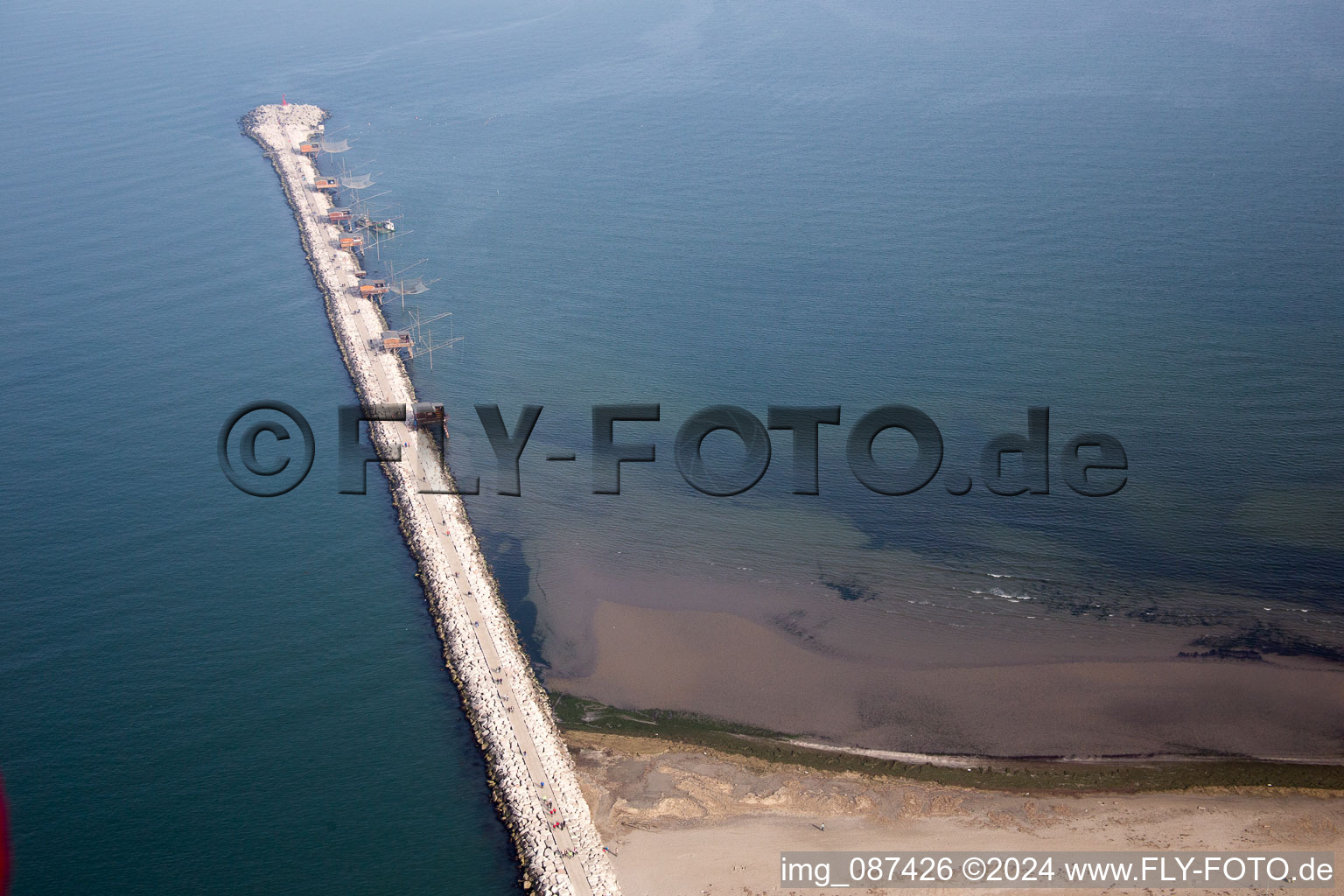 Vue aérienne de Sottomarina à Faro dans le département Vénétie, Italie