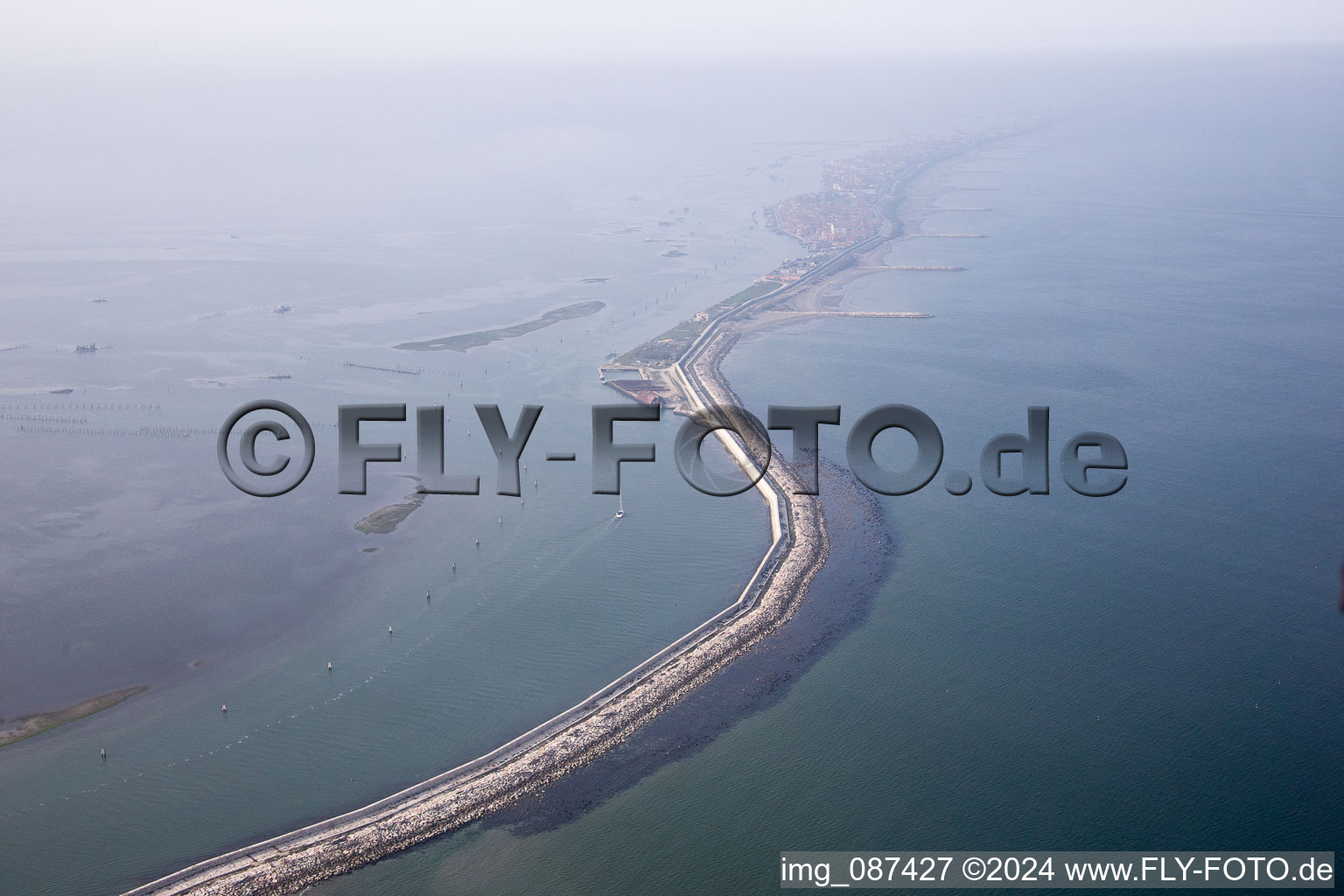 Photographie aérienne de Sottomarina à Faro dans le département Vénétie, Italie