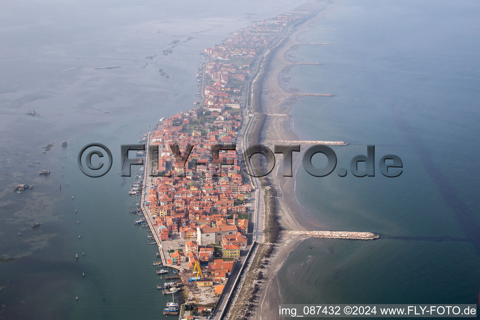 Photographie aérienne de Zone d'habitation dans le quartier Pellestrina à Venise à Pellestrina dans le département Vénétie, Italie