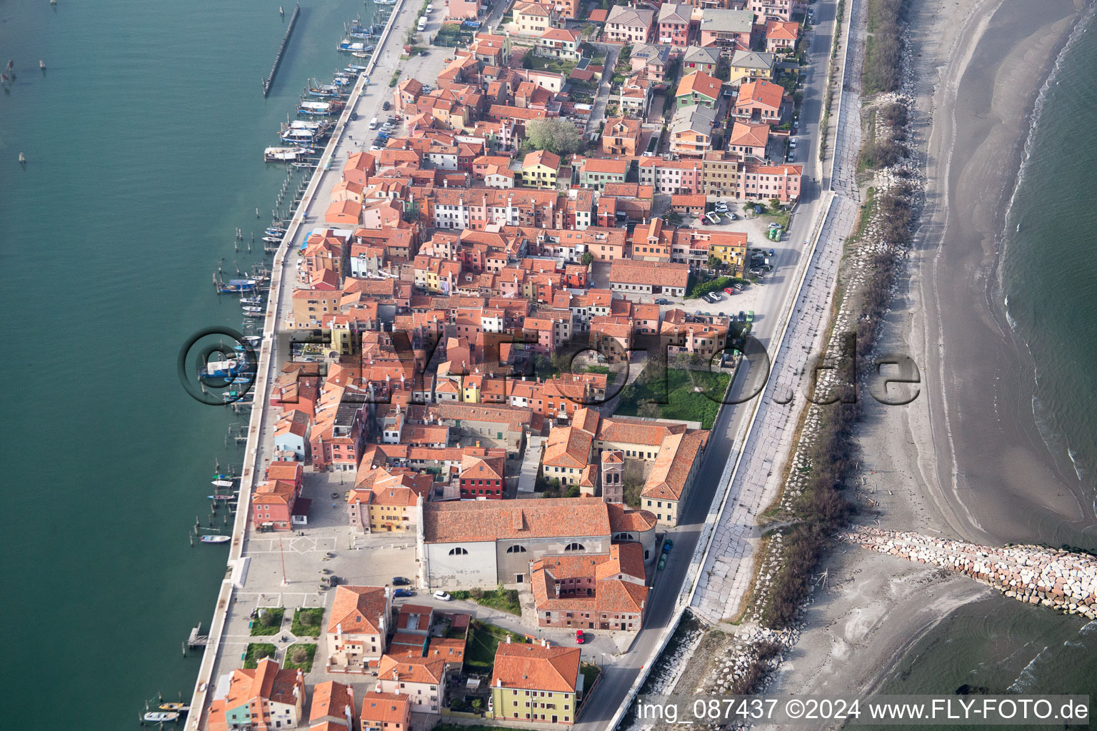 Zone d'habitation dans le quartier Pellestrina à Venise à Pellestrina dans le département Vénétie, Italie hors des airs