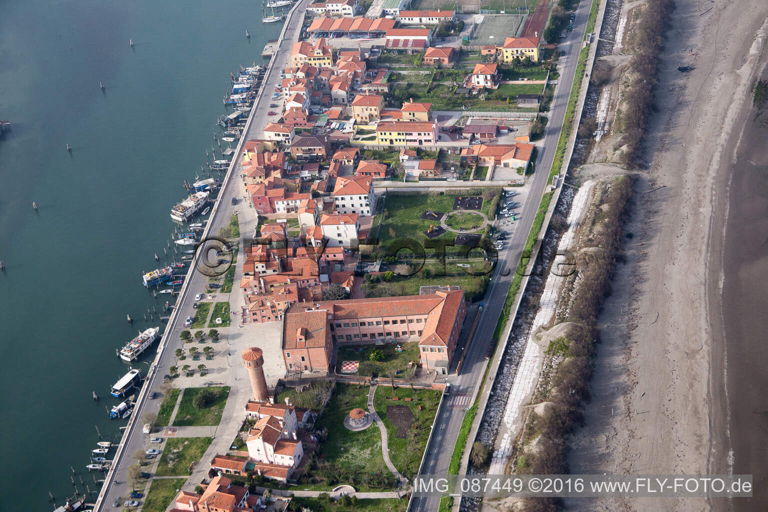 Photographie aérienne de Zone d'habitation dans le quartier Pellestrina à Venise à Pellestrina dans le département Vénétie, Italie