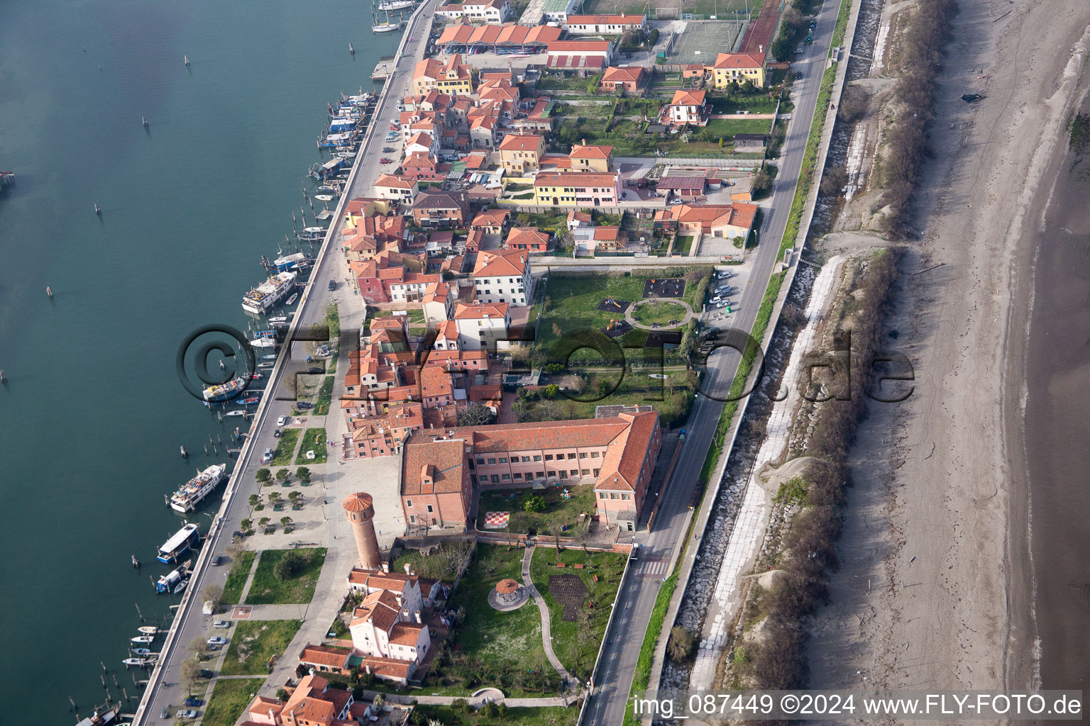 Photographie aérienne de Zone d'habitation dans le quartier Pellestrina à Venise à Pellestrina dans le département Vénétie, Italie