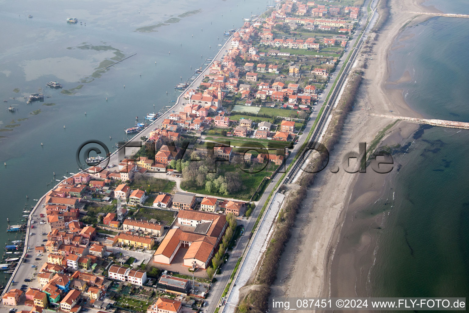 Zone d'habitation dans le quartier Pellestrina à Venise à Pellestrina dans le département Vénétie, Italie d'en haut