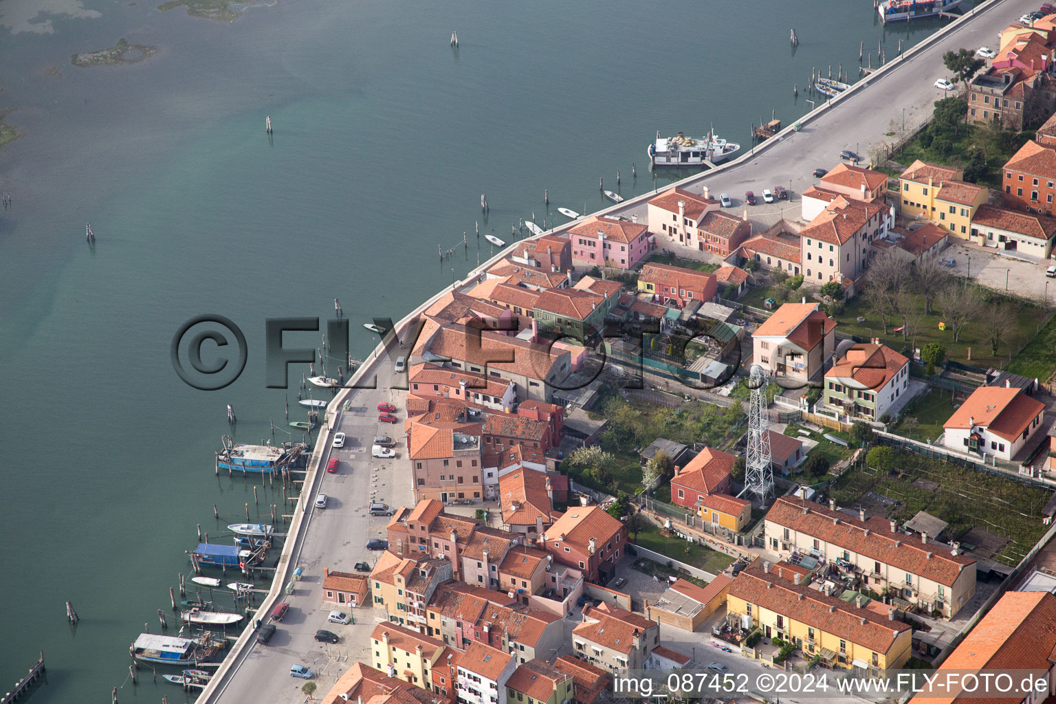 Vue aérienne de Vue de la ville sur la côte méditerranéenne à San Vito dans le département Vénétie, Italie