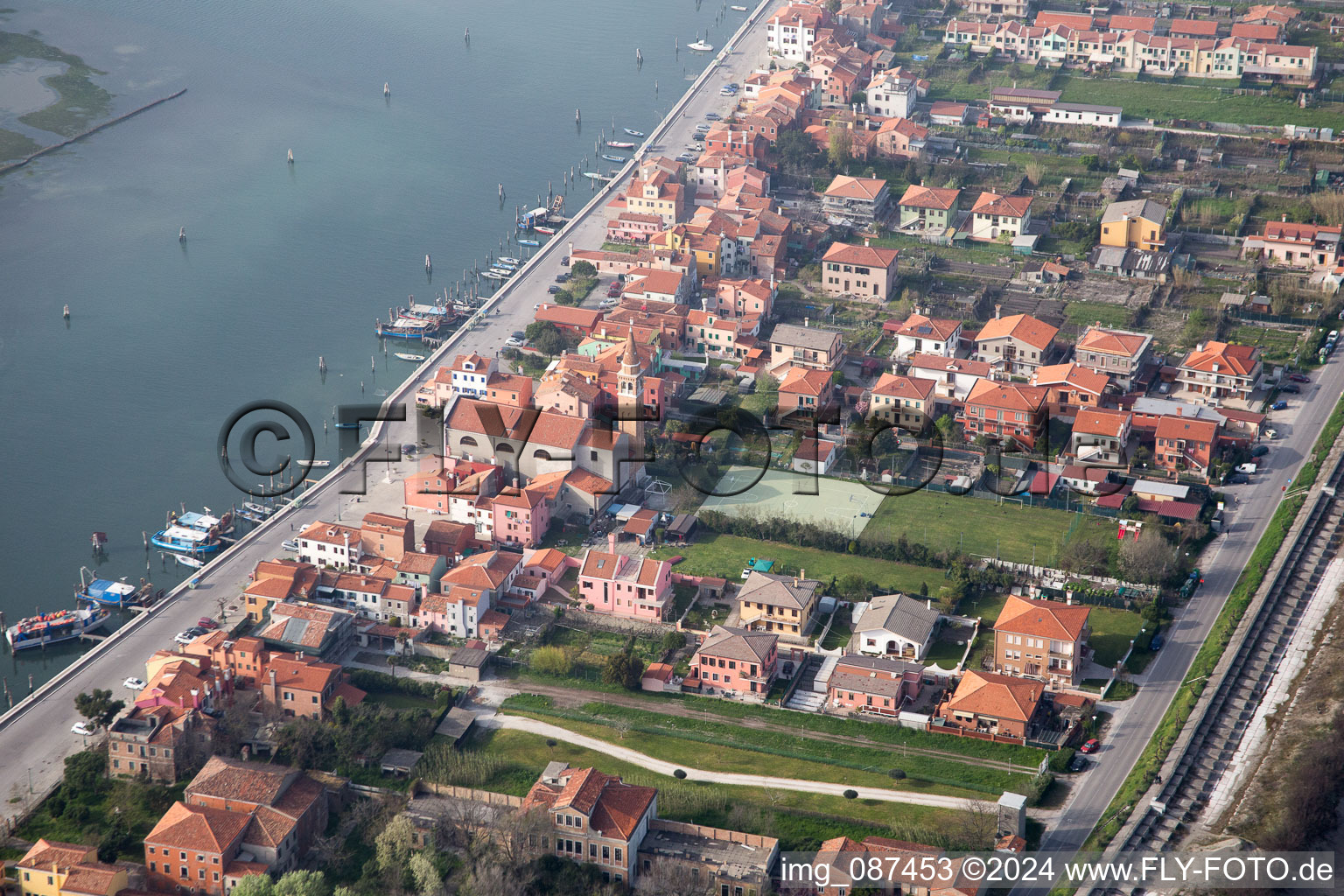 Vue aérienne de Vue de la ville sur la côte méditerranéenne à San Vito dans le département Vénétie, Italie