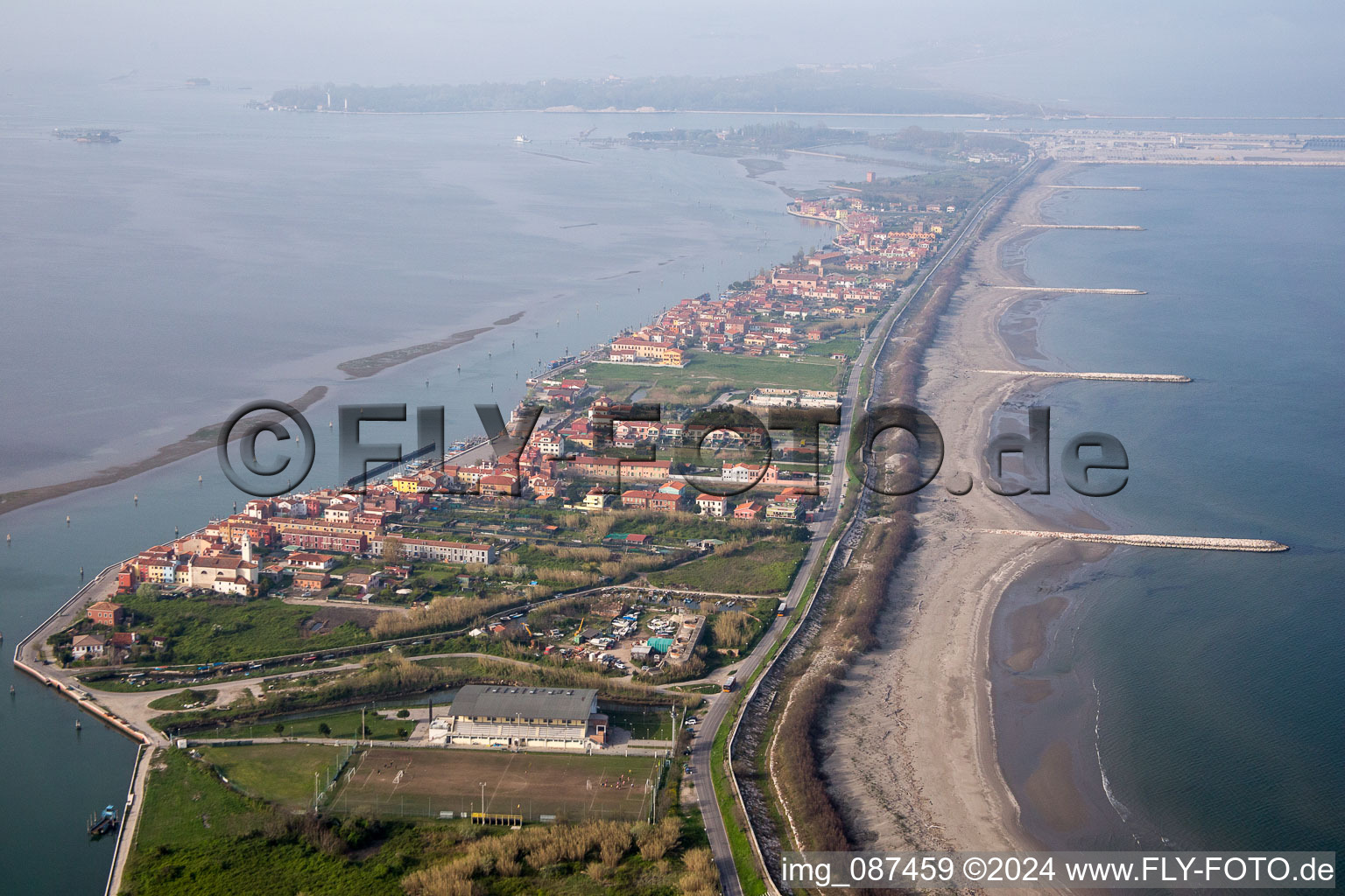 Photographie aérienne de Développement résidentiel sur la péninsule du Lido di Venecia dans le quartier San Pietro in Volta à Venise à San Pietro in Volta dans le département Vénétie, Italie