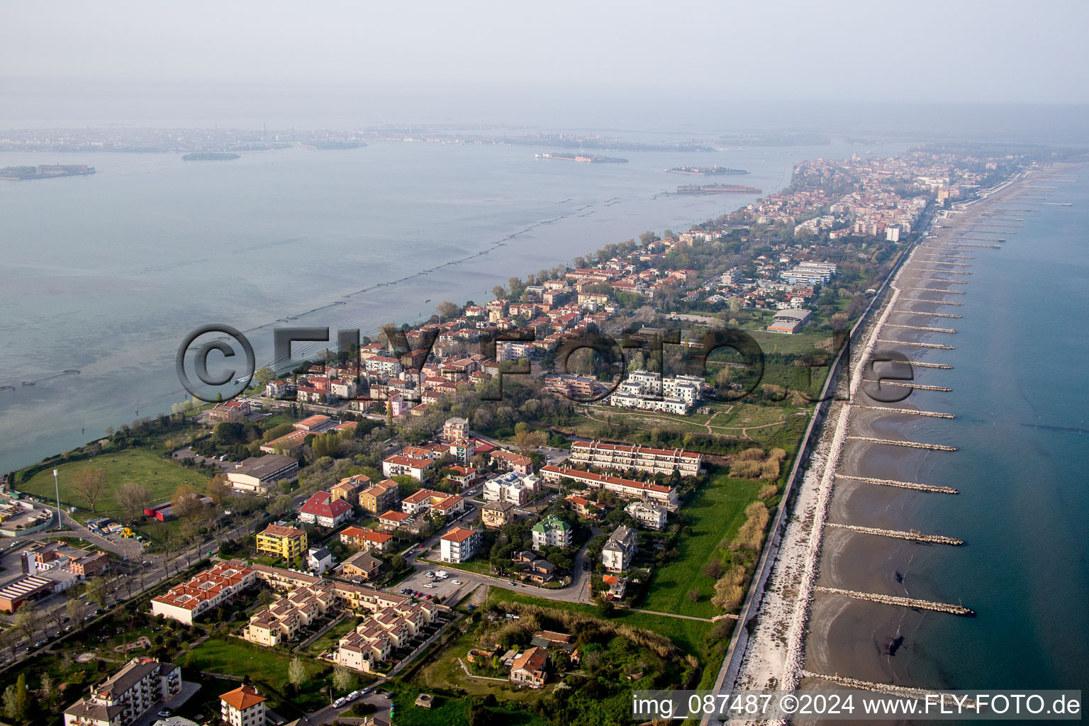 Vue d'oiseau de Malamocco dans le département Vénétie, Italie