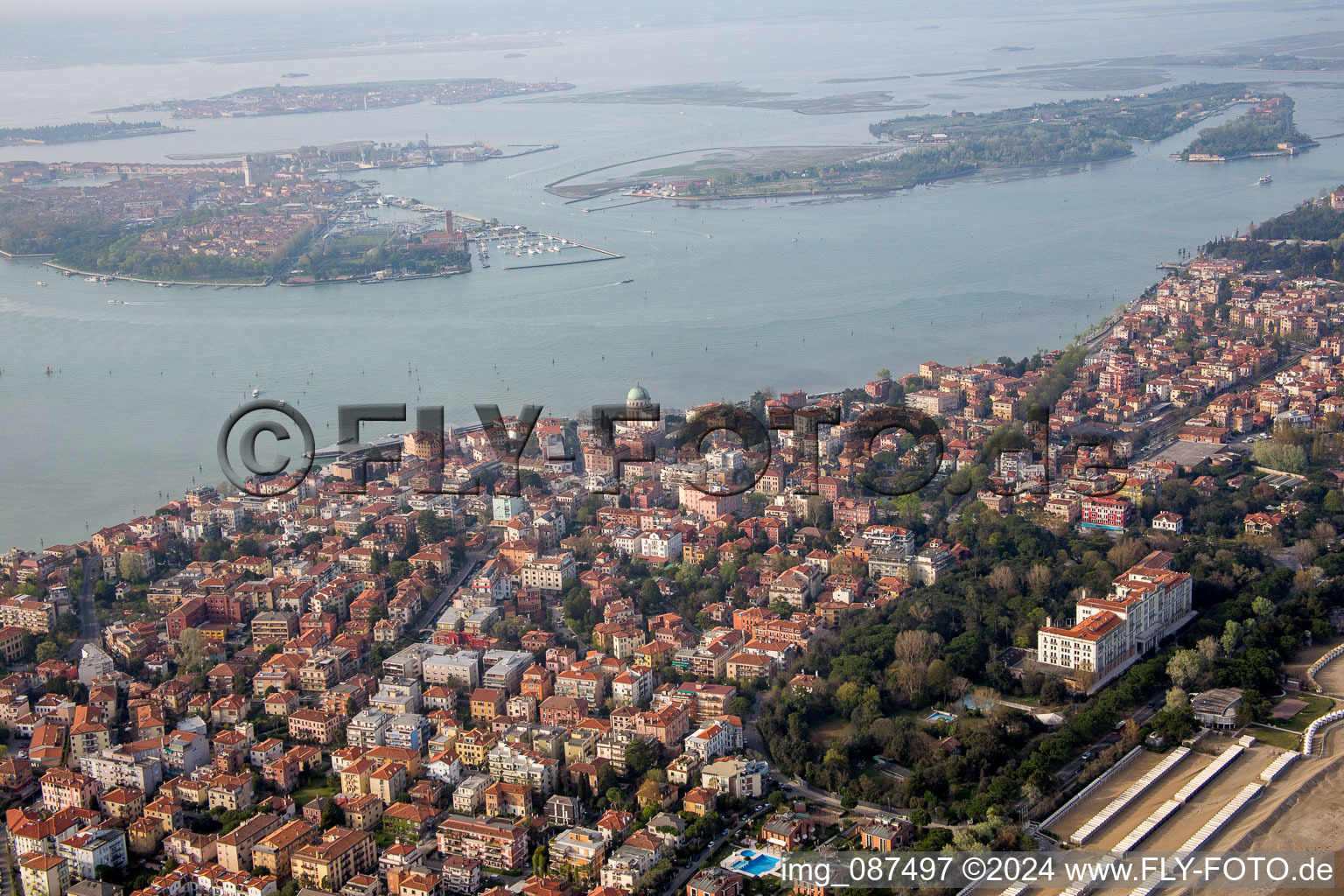 Vue aérienne de Lido de Venise à Venezia dans le département Vénétie, Italie