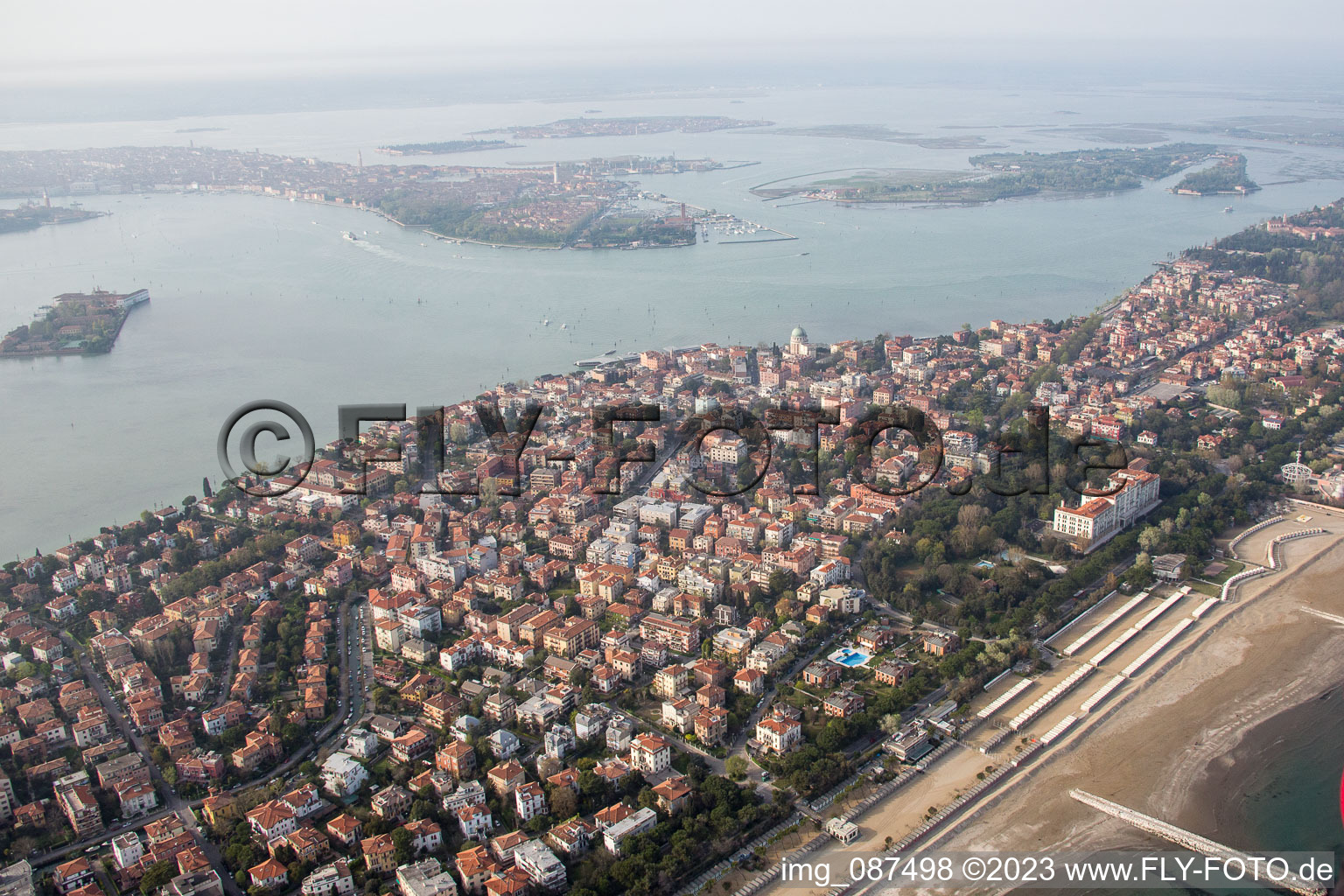 Vue aérienne de Lido de Venise à Venezia dans le département Vénétie, Italie