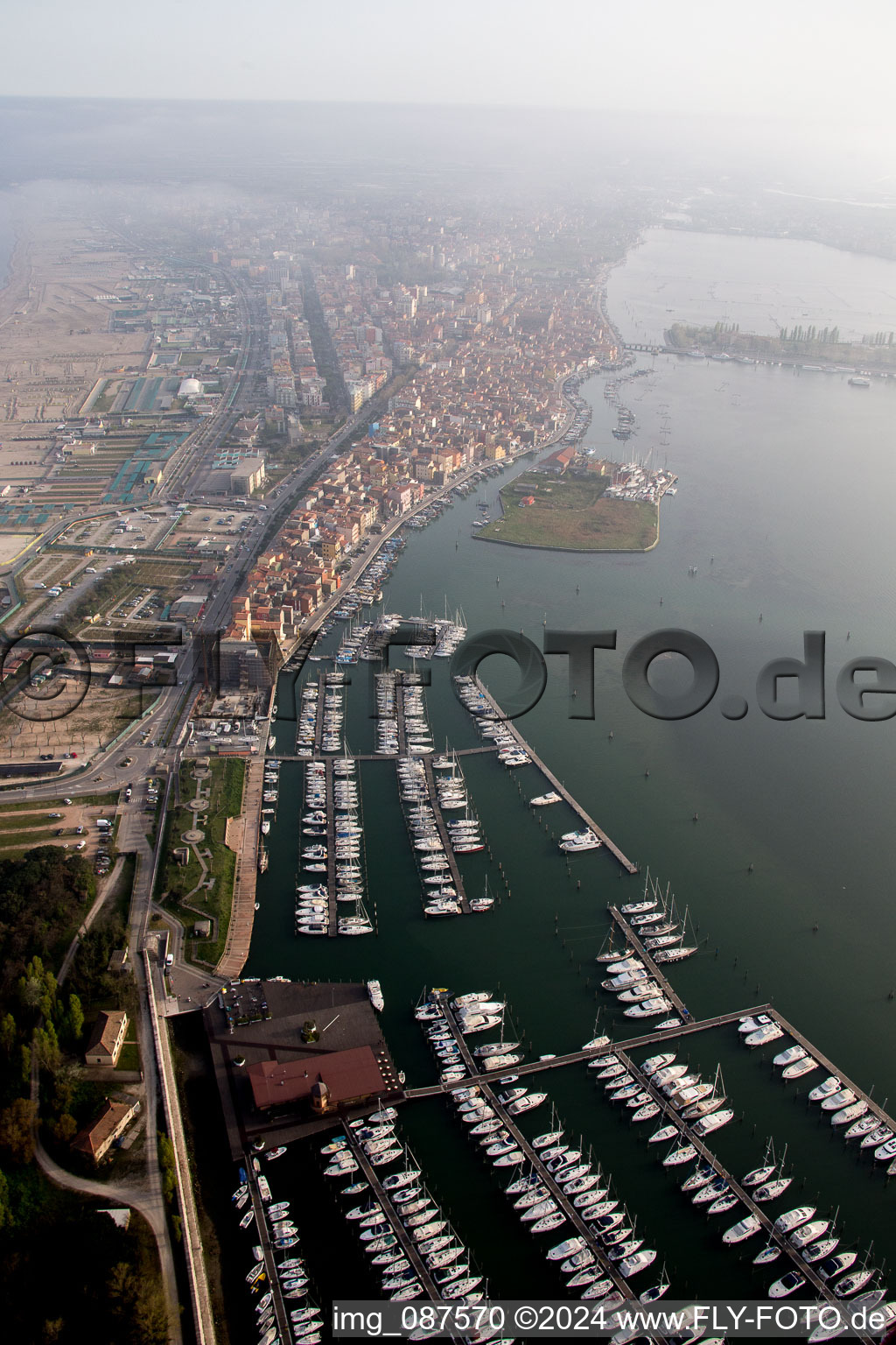 Sottomarina à Faro dans le département Vénétie, Italie vue du ciel